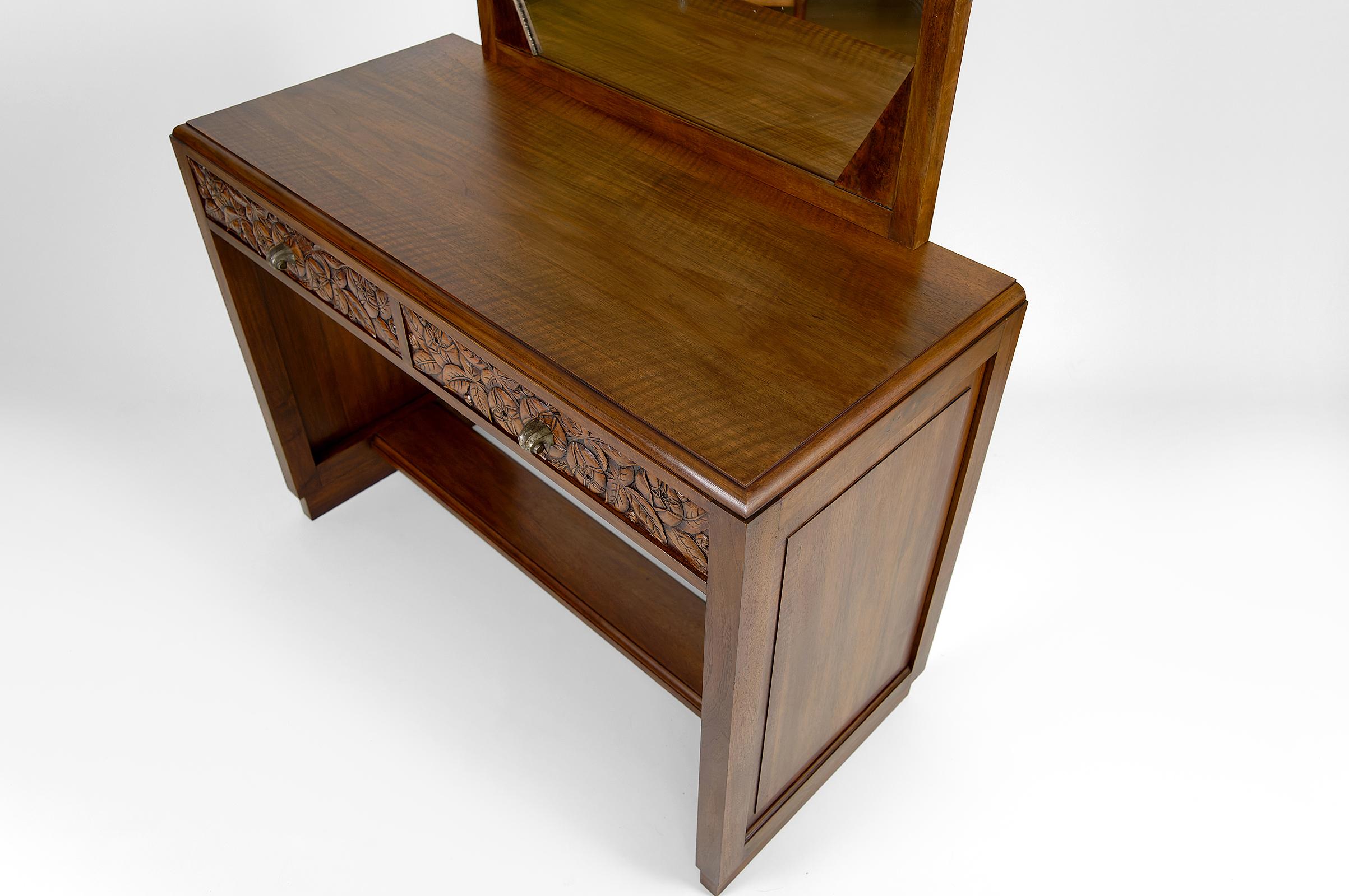 Art Deco Dressing Table in Carved Walnut, France, circa 1930 For Sale 6