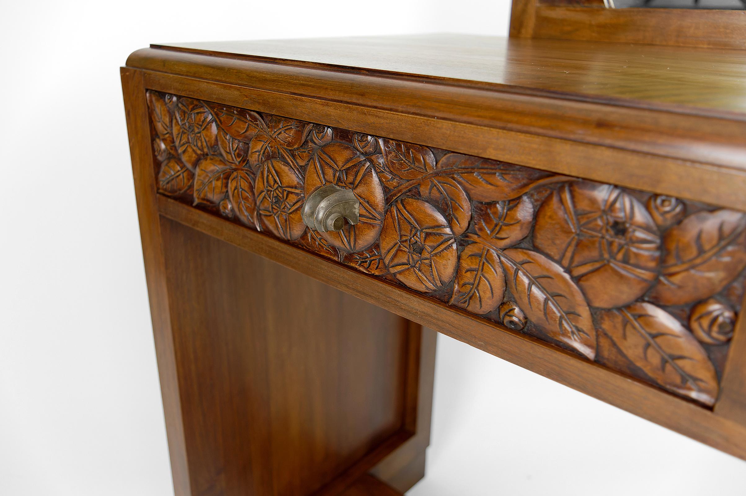 Art Deco Dressing Table in Carved Walnut, France, circa 1930 For Sale 10