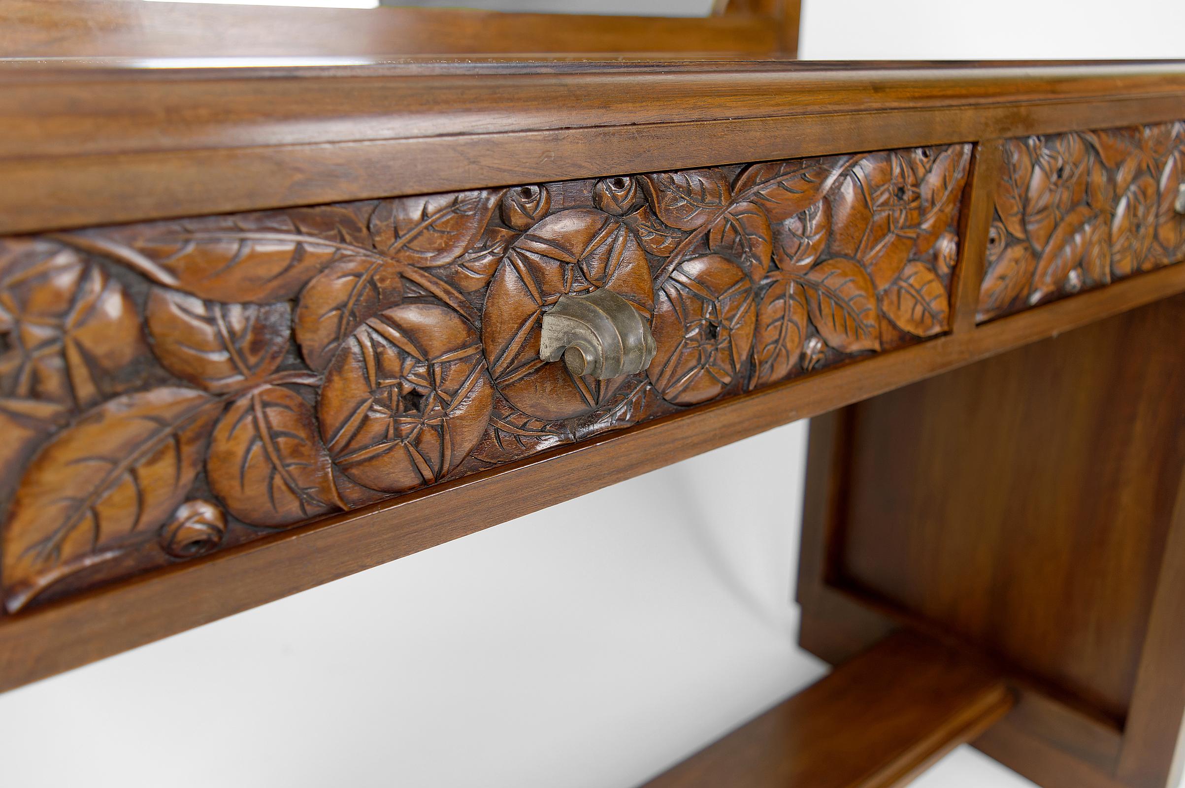 Art Deco Dressing Table in Carved Walnut, France, circa 1930 For Sale 11