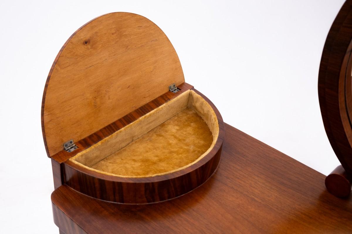 Art Deco dressing table with chair, Poland, ca. 1940. For Sale 2