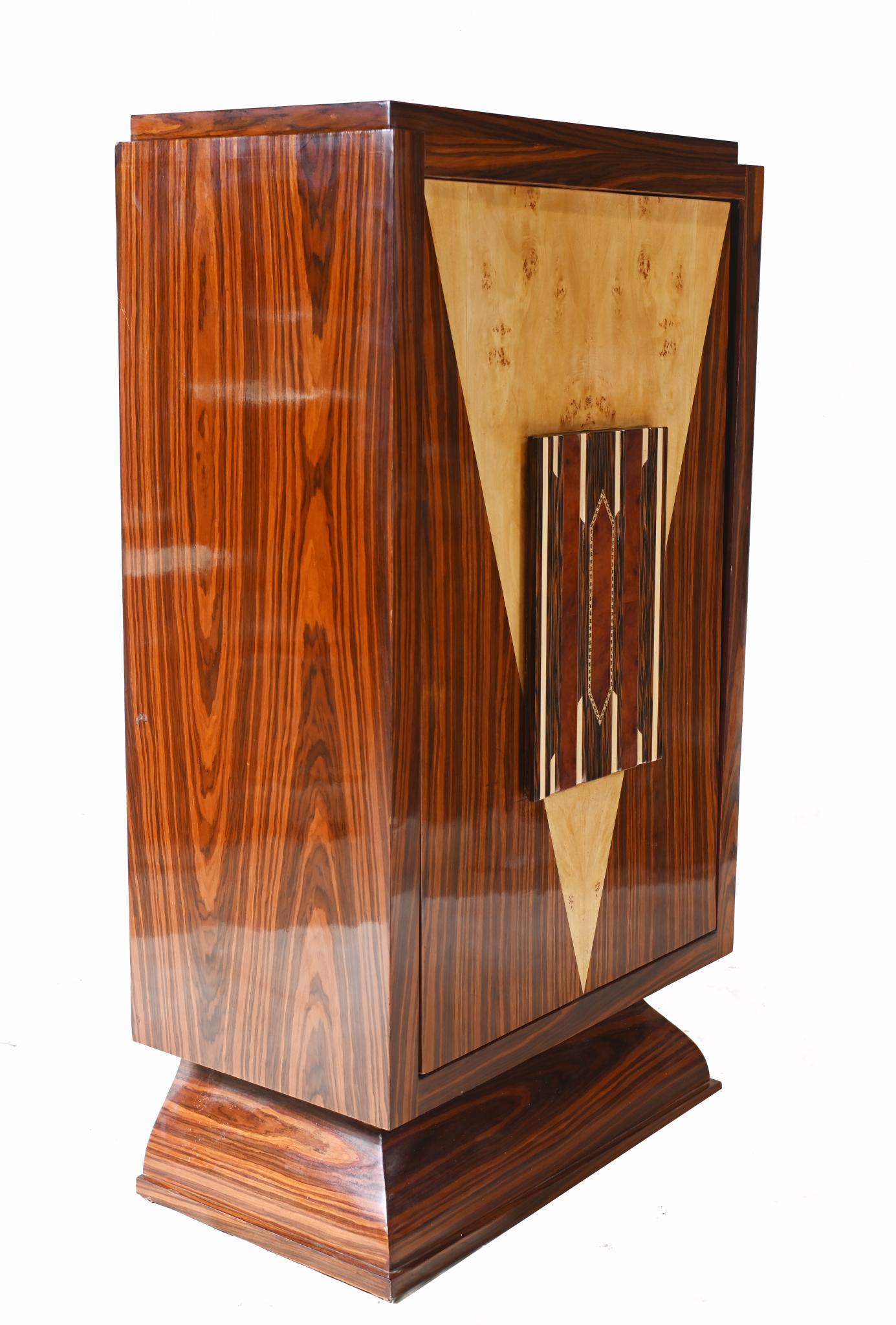Stunning art deco style drinks or cocktail cabinet
Piece wouldn\'t look out of place on the set of Ad Men, has such an air of cool louchness
Diamond shaped inlay in blonde walnut to the front really adds style
Swivel door rotates to reveal drinks