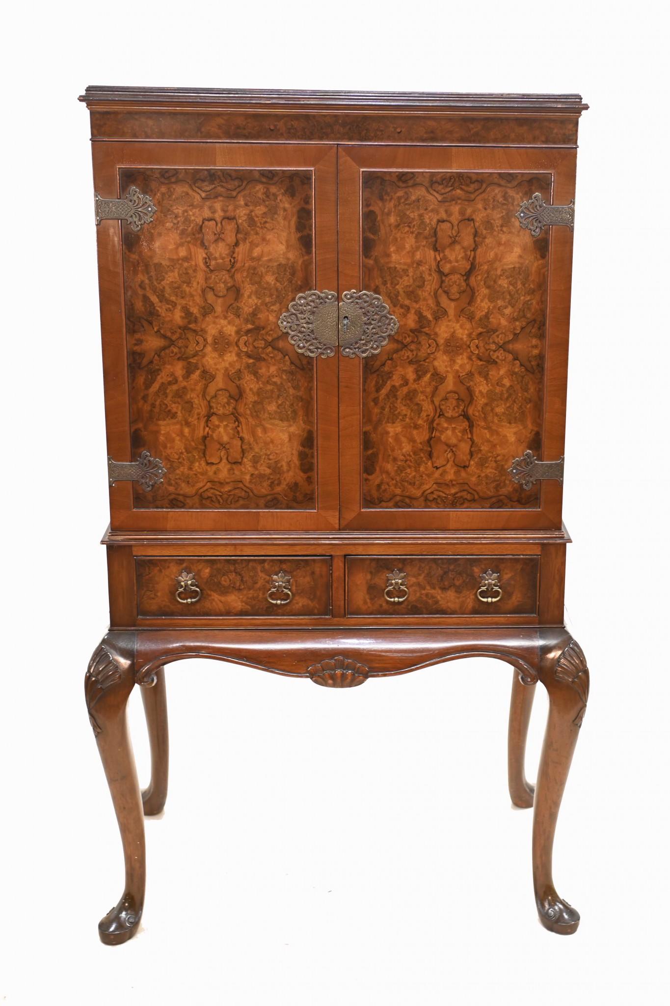 Walnut Art Deco Drinks Cabinet 1930 Epstein and Co Furniture For Sale