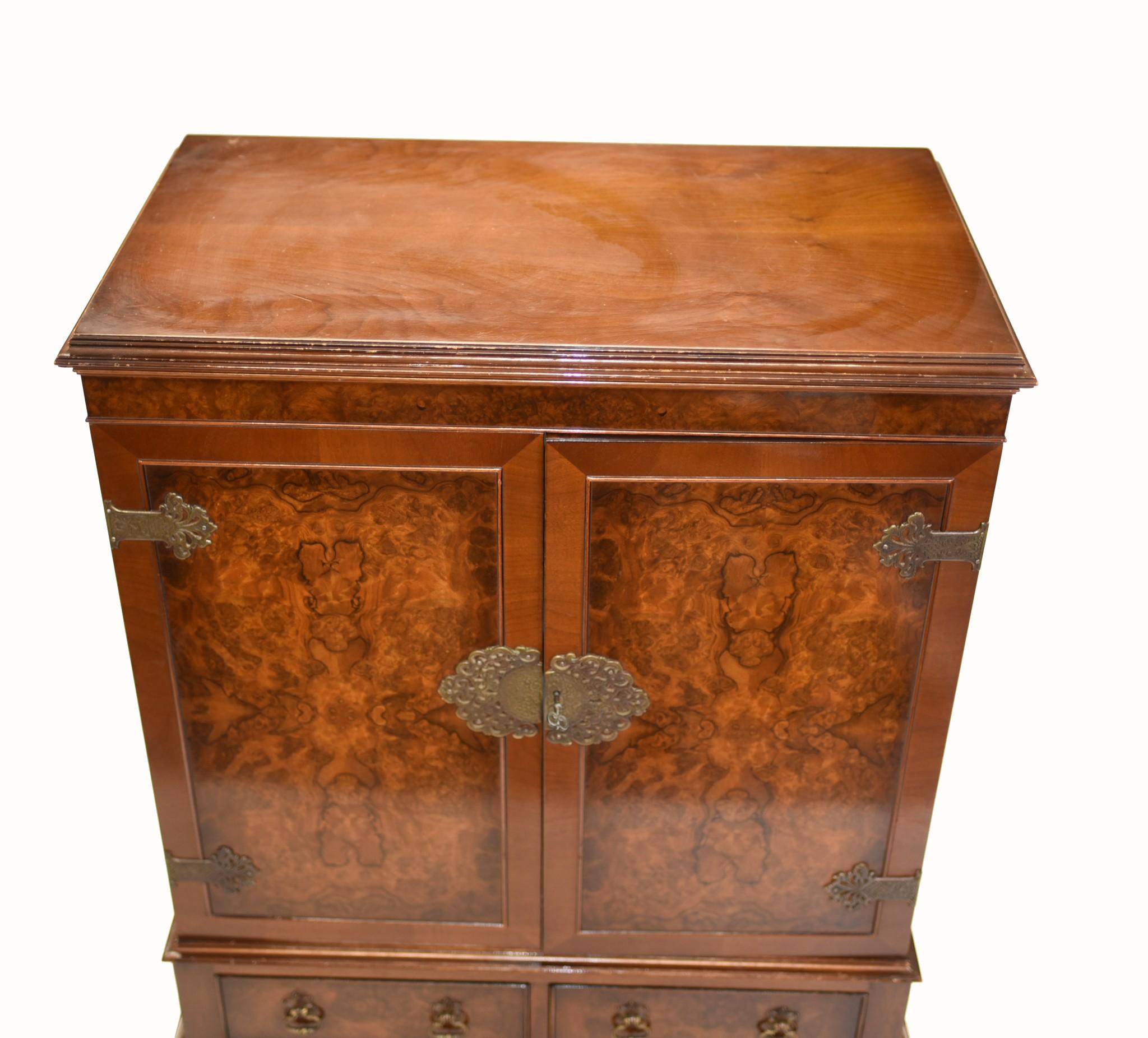 Art Déco Armadietto per bevande Art Deco Epstein Cocktail Chest Burr Walnut 1930 in vendita