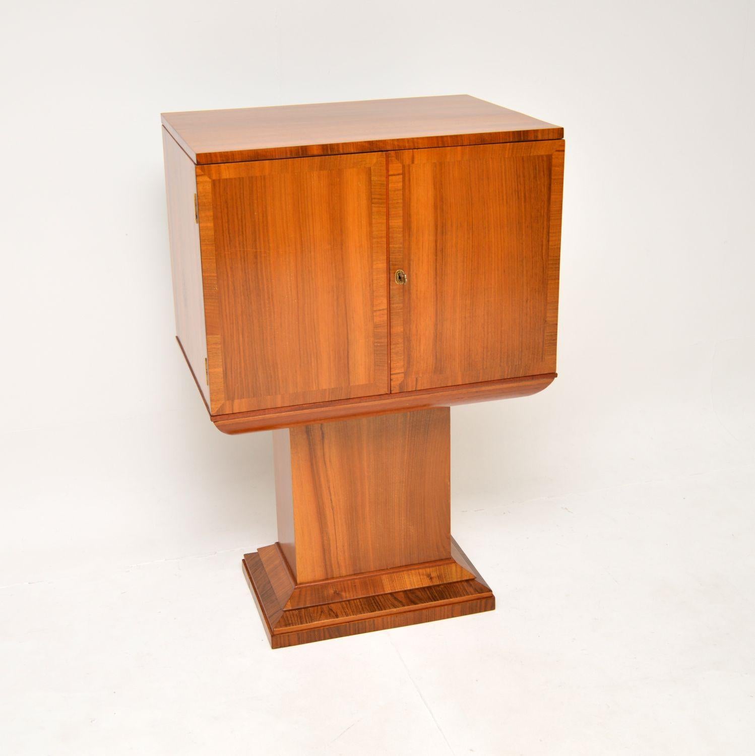 A stylish and extremely well made Art Deco drinks cabinet in walnut. This was made in England, it dates from around the 1920’s.

It is of superb quality and is a lovely, petite size. The mirrored interior is the perfect height for storing bottles,