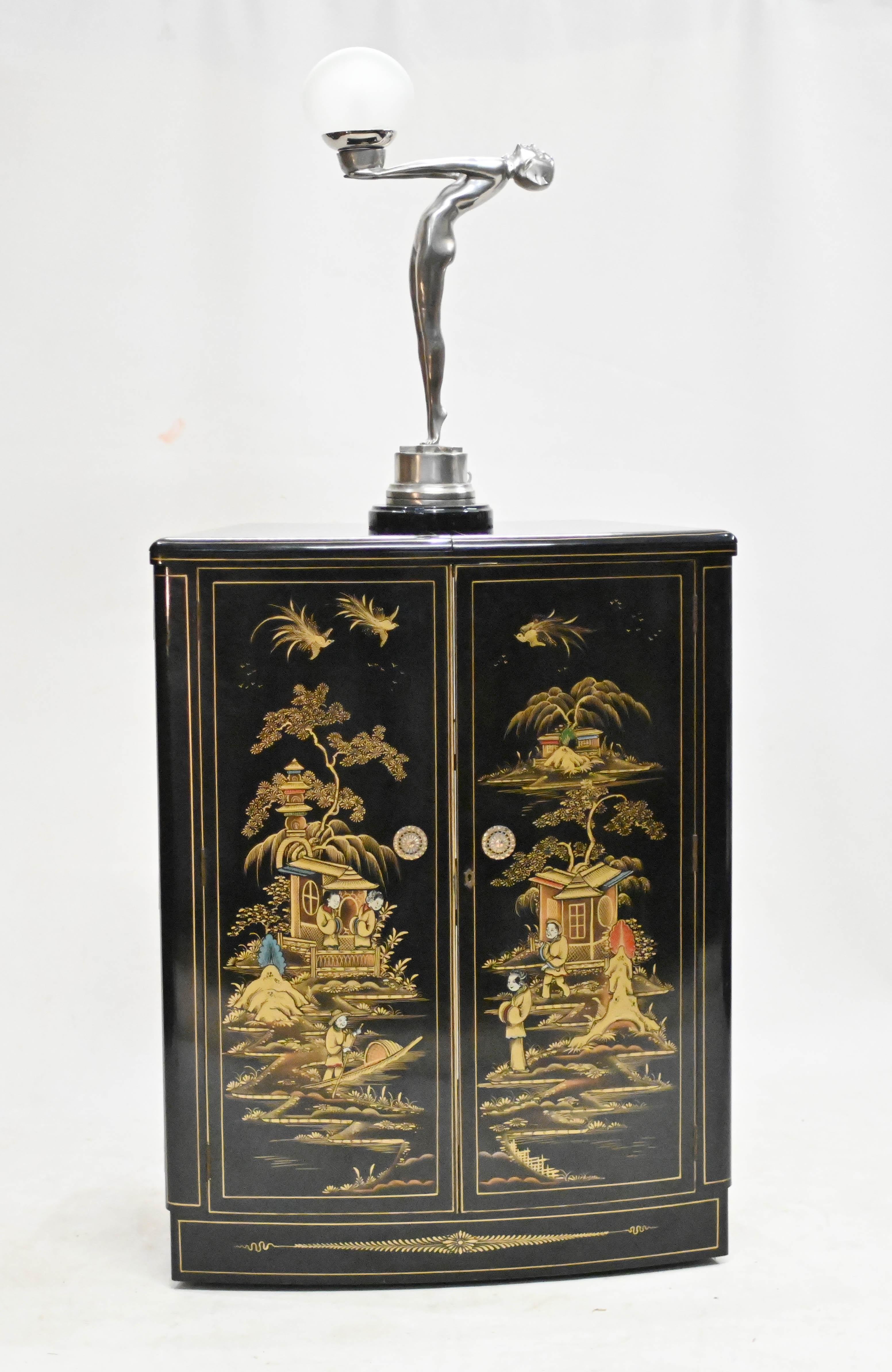 Art Deco Drinks Cabinet Lacquered Chinoiserie Cocktails In Good Condition For Sale In Potters Bar, GB