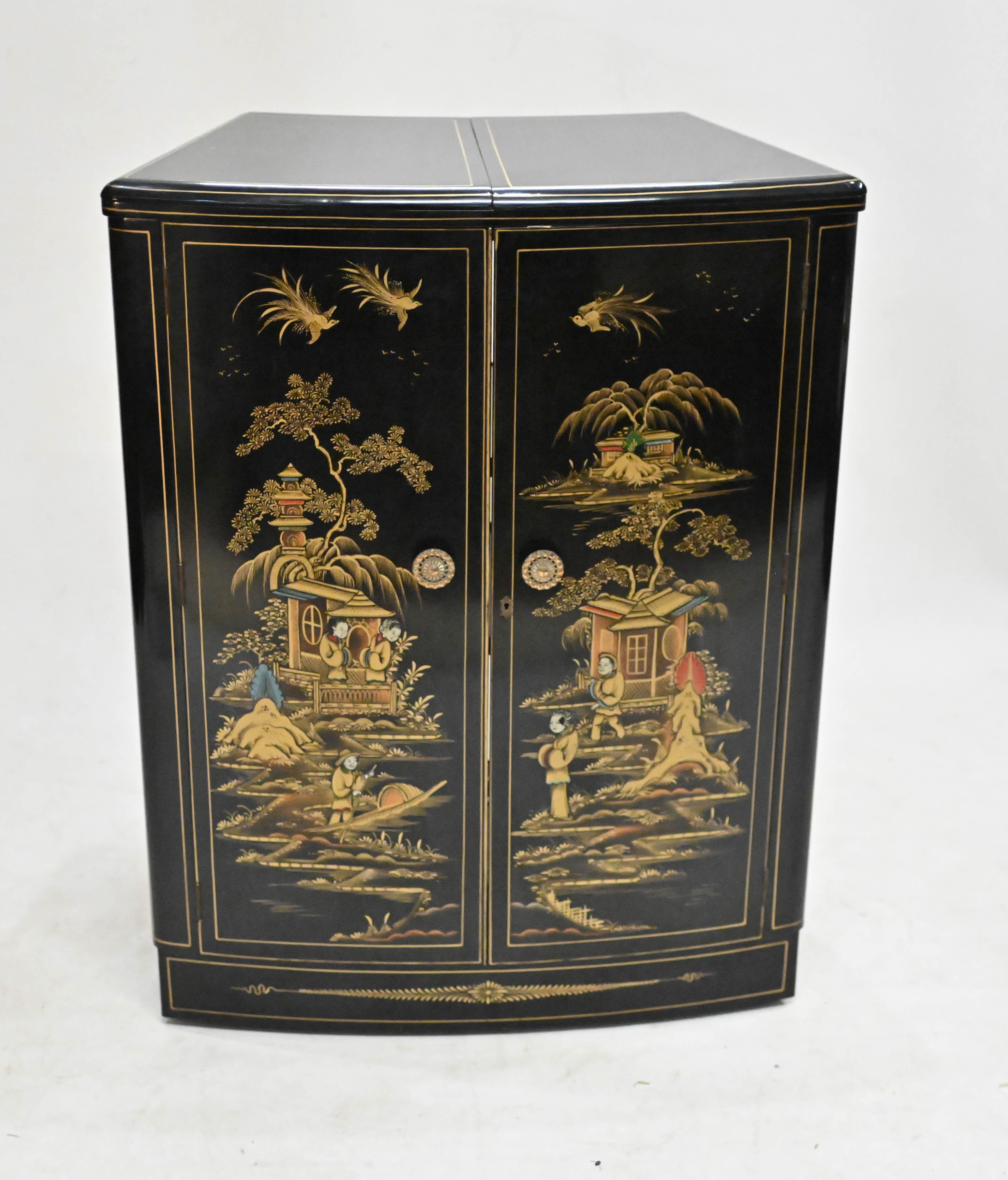 Mid-20th Century Art Deco Drinks Cabinet Lacquered Chinoiserie Cocktails For Sale