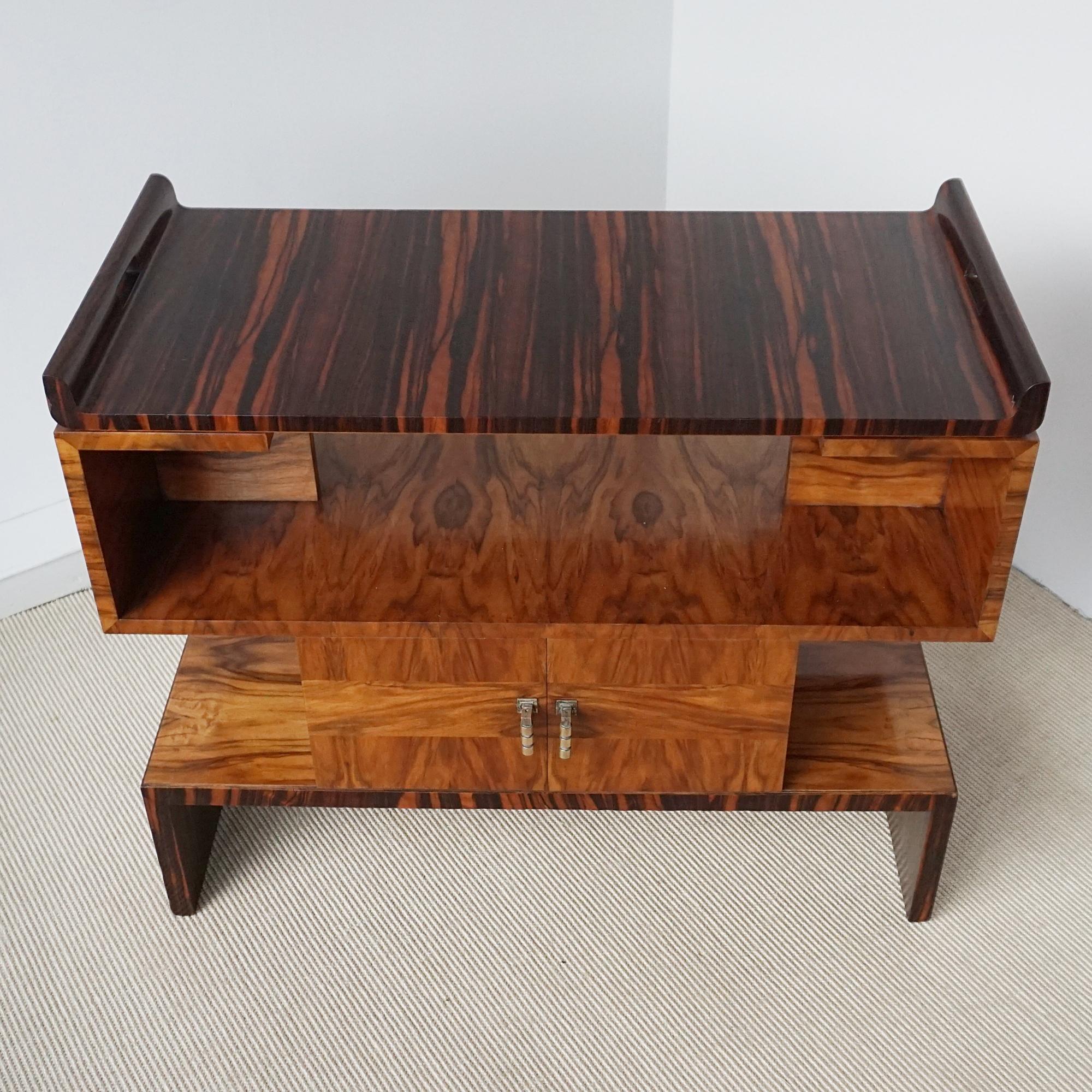 Art Deco Drinks Table/Cabinet with Removable Maccasar Ebony Serving Tray In Good Condition In Forest Row, East Sussex