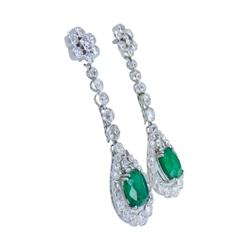 Taille mixte Art Deco Drop Earrings Platinum Diamond Emerald Cushion Cut Estate Jewelry en vente