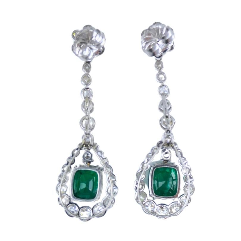 Art Deco Drop Earrings Platinum Diamond Emerald Cushion Cut Estate Jewelry Bon état - En vente à Beverly Hills, CA