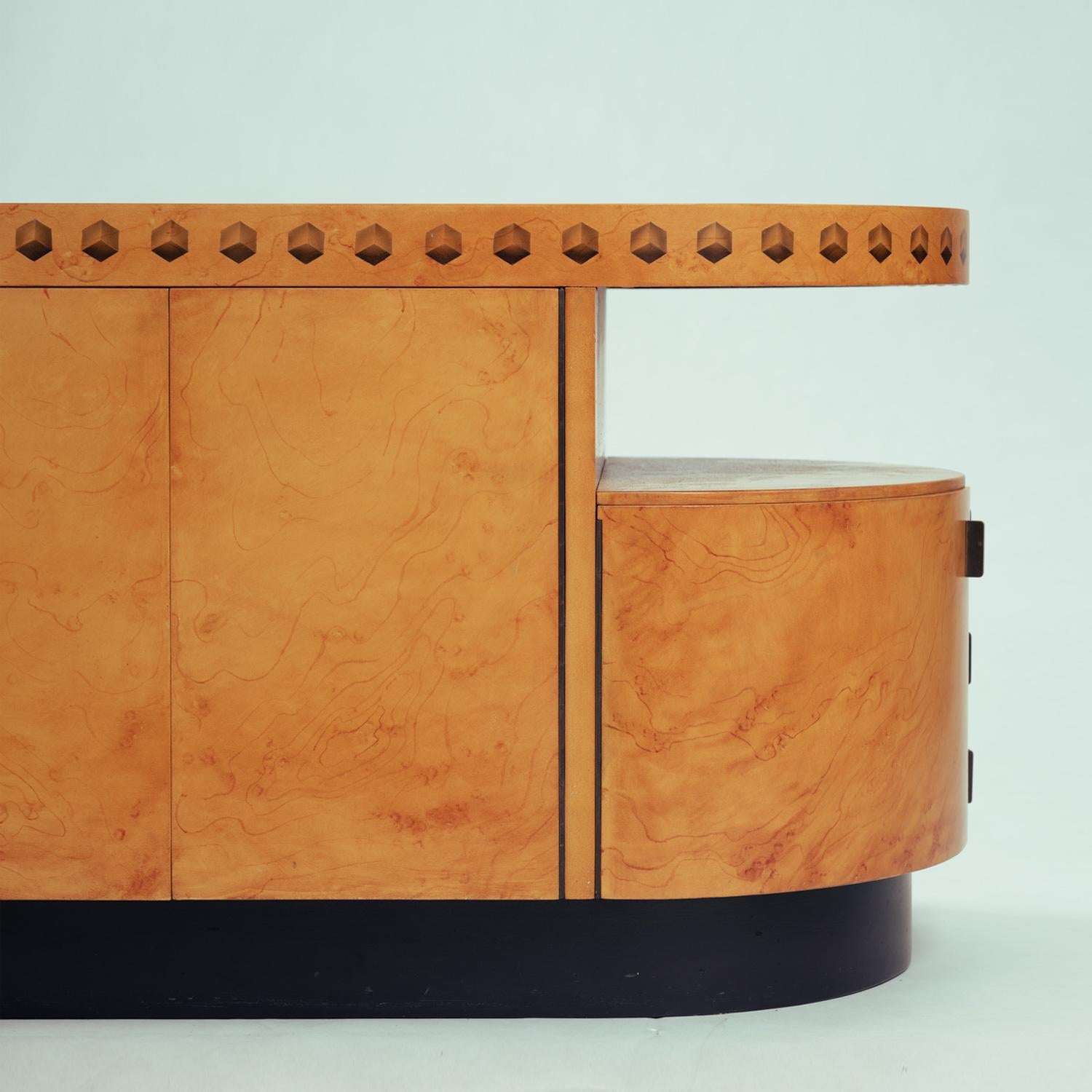 Meuble de bar Art Déco en bois de ronce peint d'imitation, Italie 1961 en vente 3