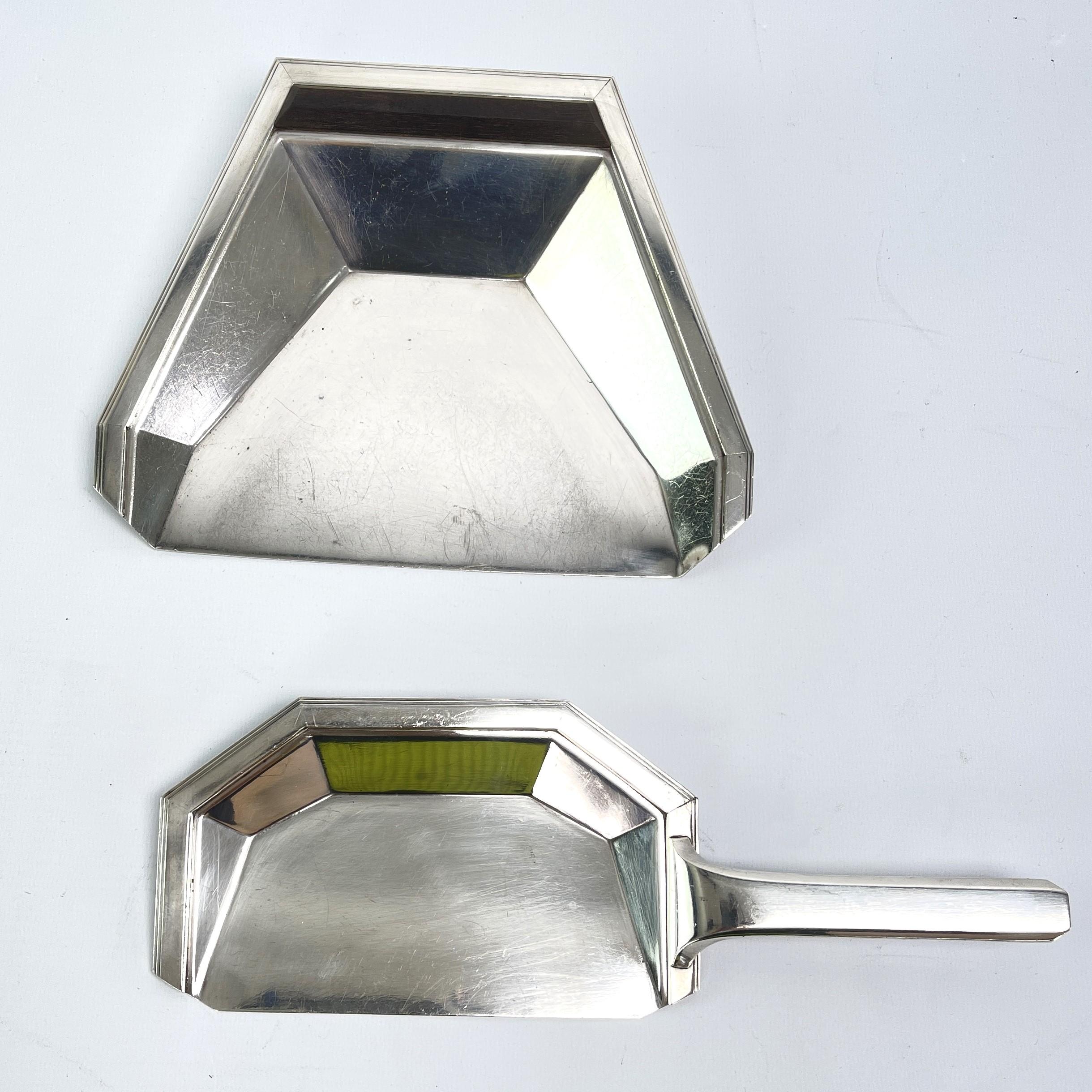 Art Deco dustpan from B.B silver-plated table dustpan, 1930s.

The two-piece ART DECO dustpan is both a luxurious addition to your home and an impressive work of art. Whether as a practical household utensil or a stylish decorative object, it is