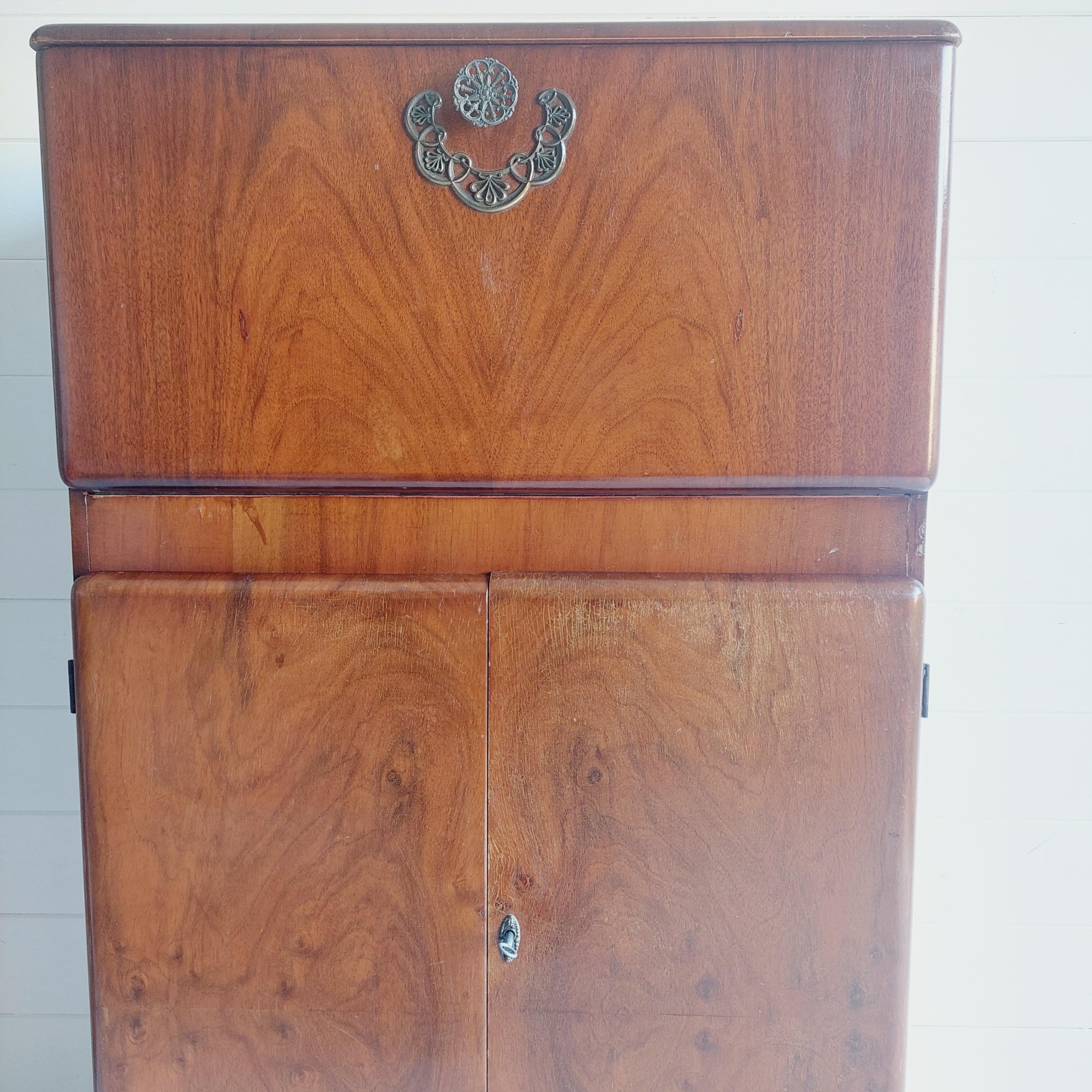 Art Deco Early Mid century walnut Cocktail drinks Cabinet, Vintage  Bar, 40s 4