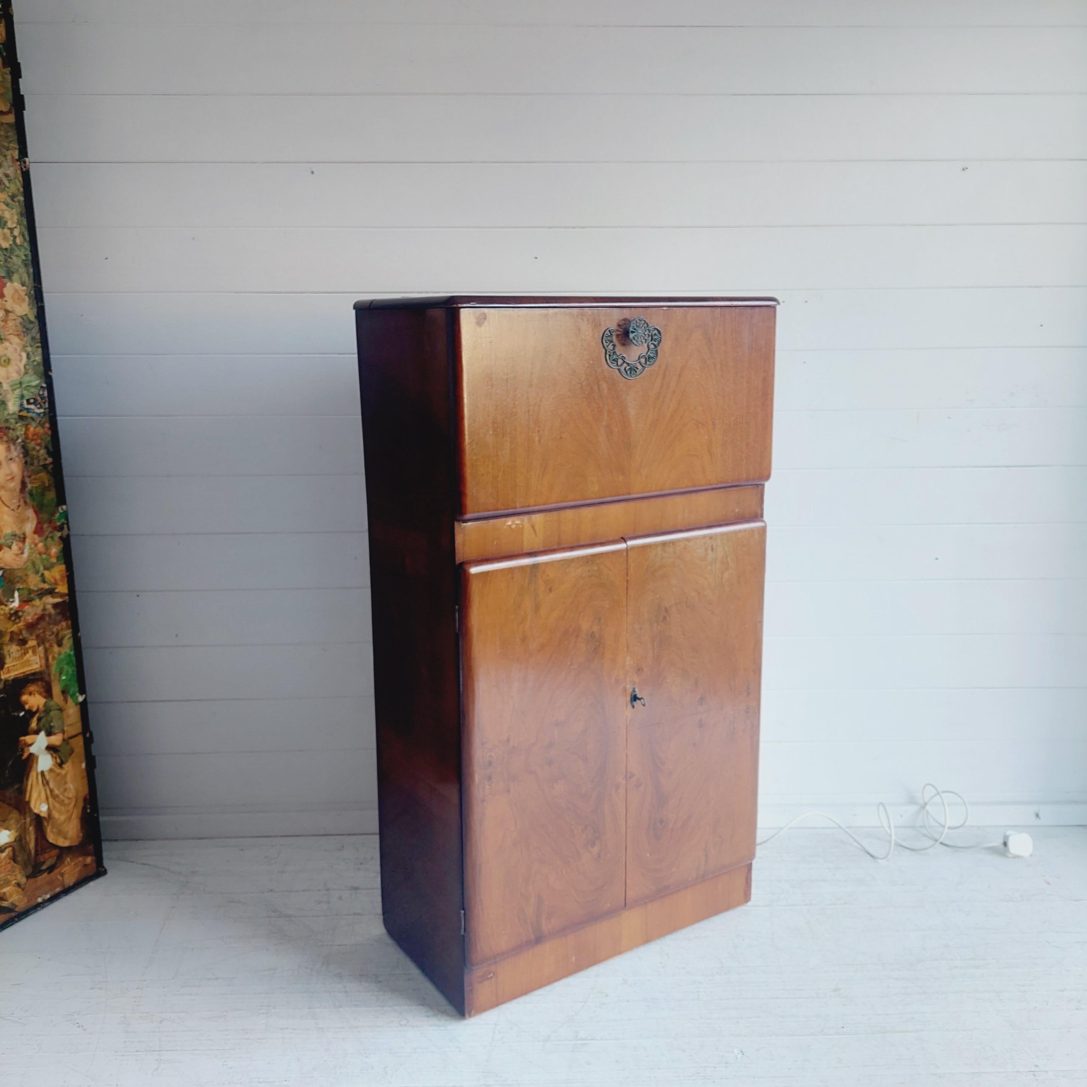 Mid-20th Century Art Deco Early Mid century walnut Cocktail drinks Cabinet, Vintage  Bar, 40s