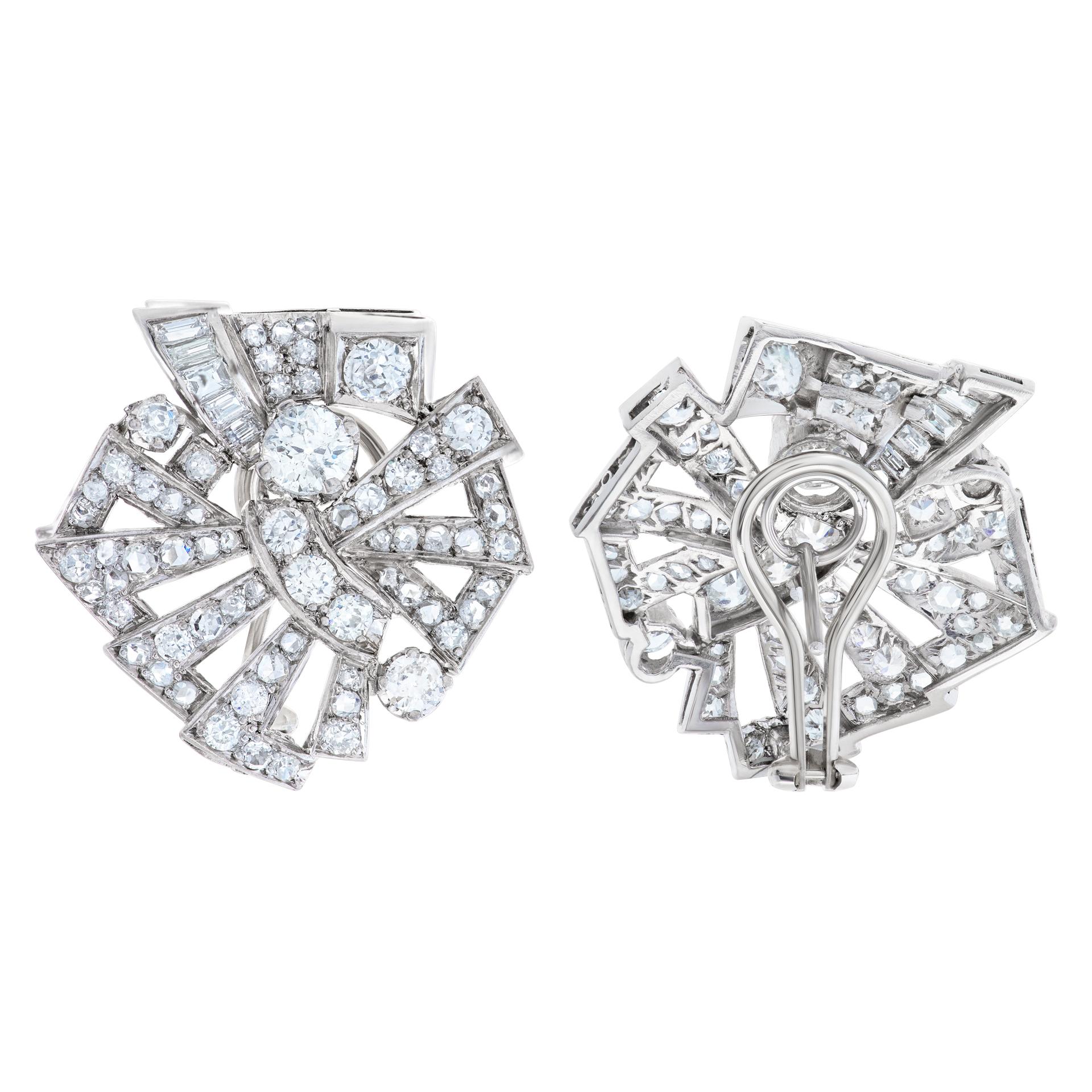 Art Deco Style Earrings With over 5 carats of Diamonds Set In Platinum In Excellent Condition For Sale In Surfside, FL