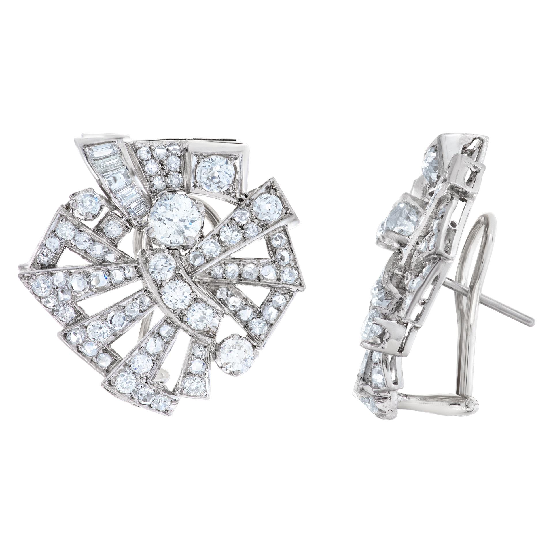 Art Deco Style Earrings With over 5 carats of Diamonds Set In Platinum For Sale 1