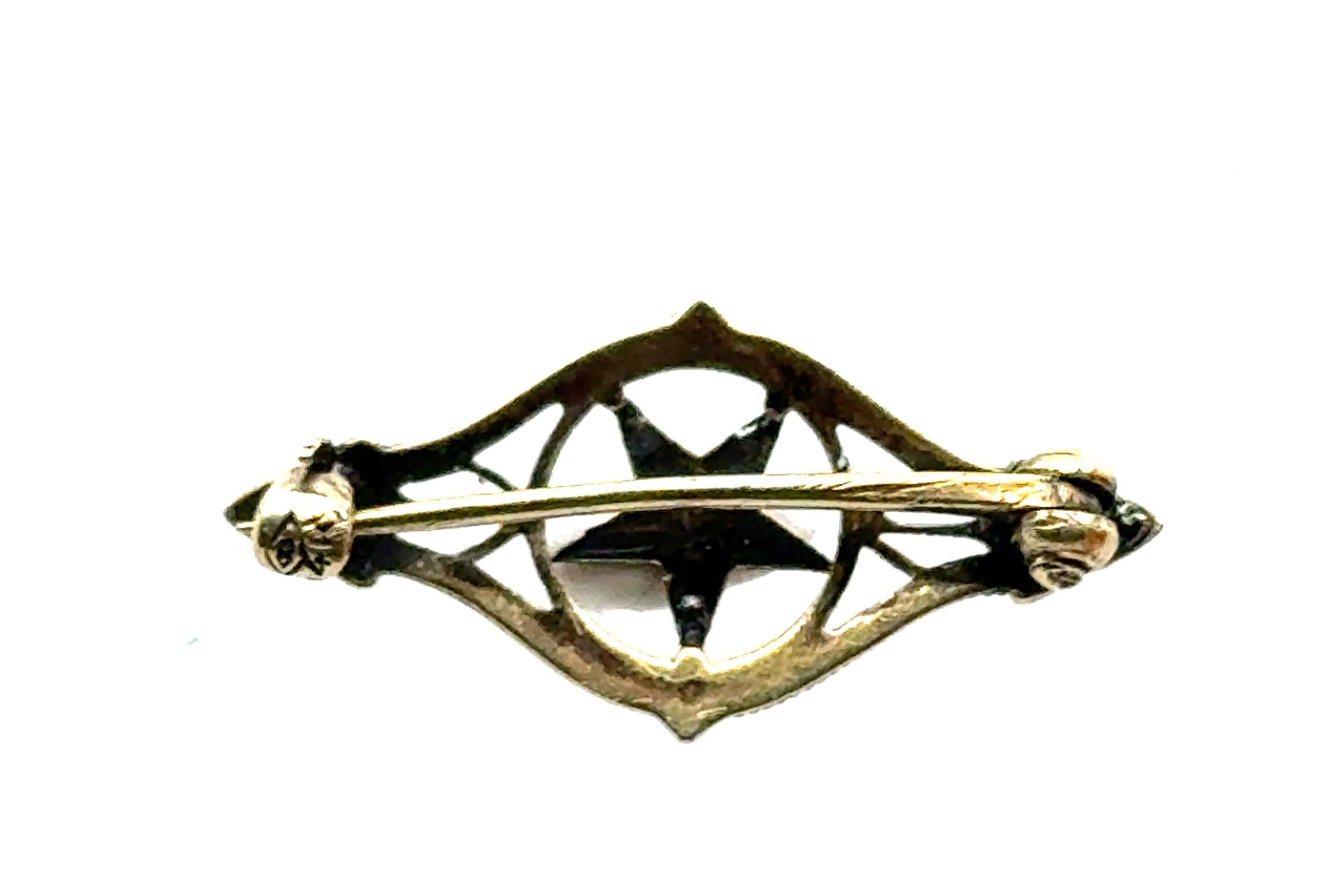 Art Deco Eastern Star Masonic Mason Enamel Pin Brooch 14K White & Yellow Gold Antique


Épingle maçonnique de l'étoile de l'Est

Émail peint à la main

Or blanc et jaune 14K 

Circa 1930's

L'ère Art déco dans le design des bijoux 

Véritable