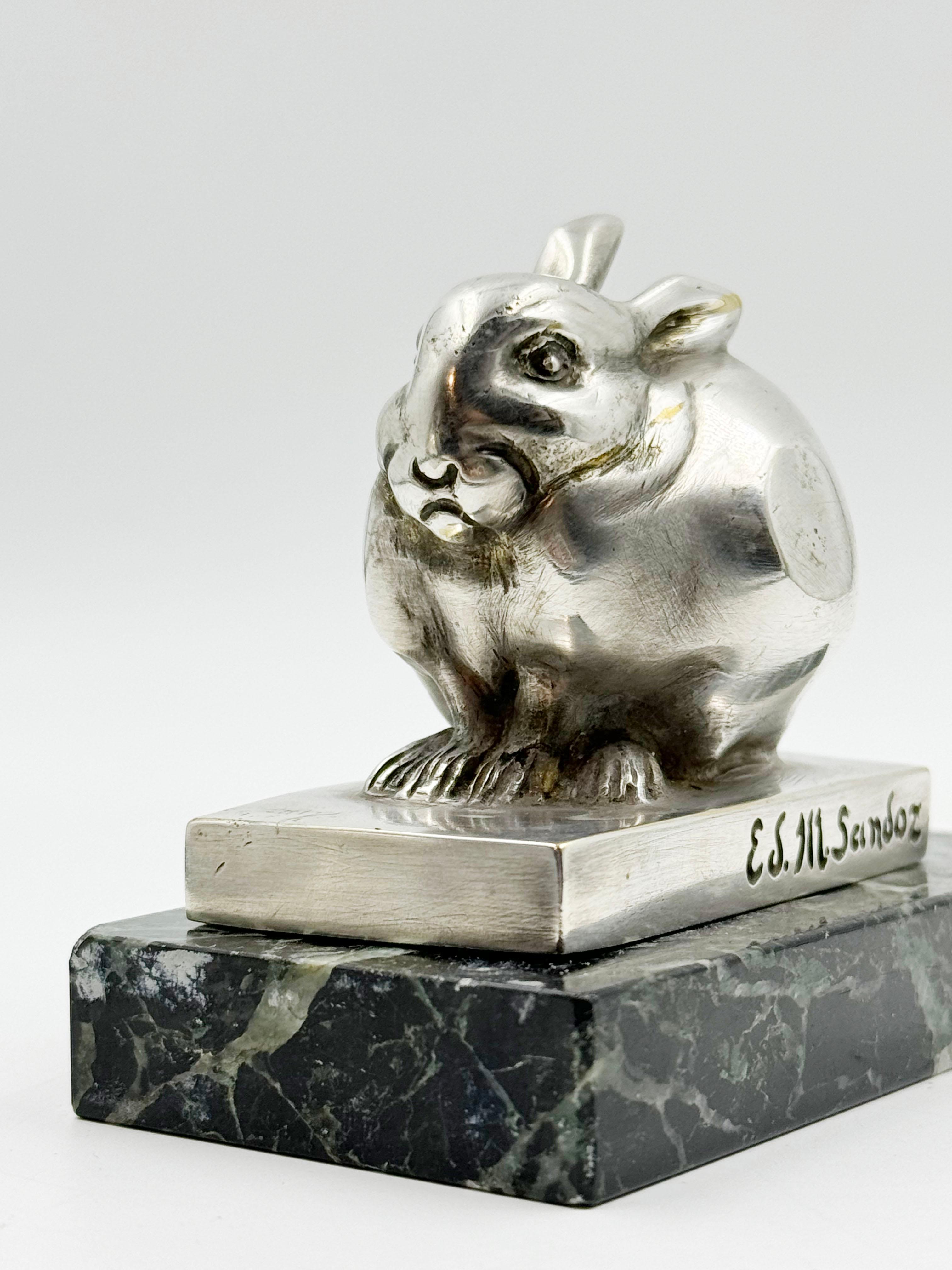 Il nostro magnifico bronzo d'argento Art Deco Edouard Marcel Sandoz, Rabbit è in splendide condizioni! Ha una base in marmo ed è firmato sulla base Ed. M. Sandoz e Susse Freres Paris.

Misure - con base in marmo
7 centimetri Altezza
7 centimetri