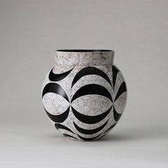 Vaso Helio laccato a guscio d'uovo Art Deco con motivo a falce di Alexander Lamont