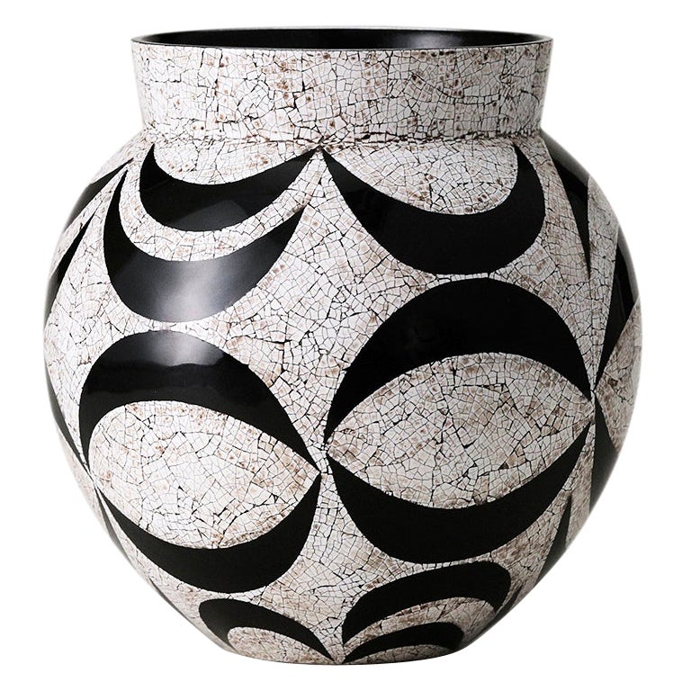 Art Deco Eggshell Lacquered Helio Jar with Sickle Pattern by Alexander Lamont