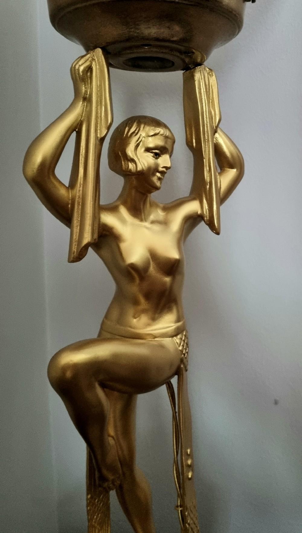  Stylish French 1930s Art Déco table lamp,
Nude dancing Lady on a marble and onyx stand , signed Limousin . In good antique, working condition with usial signs of age and use .
67 cm high x 19.5 cm wide including globe, UK plug. 