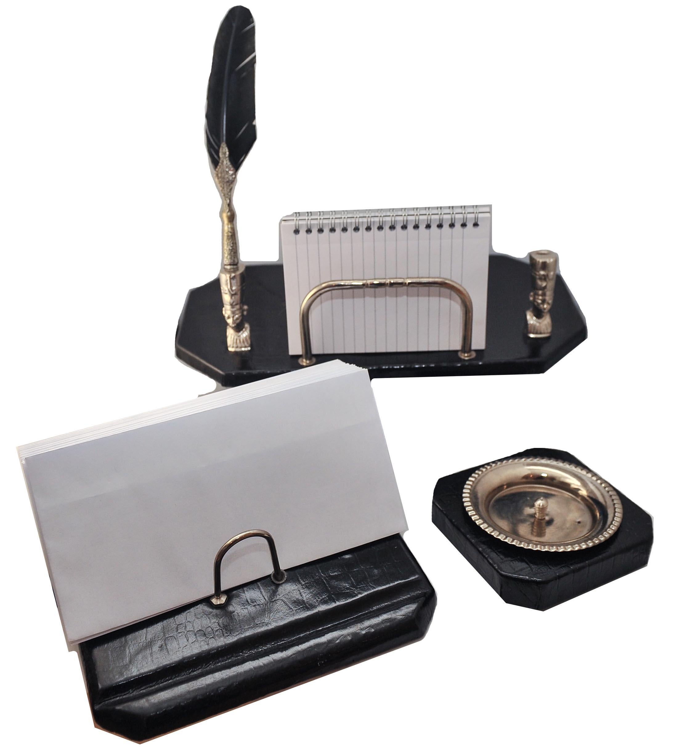 Schreibtischset aus ägyptischem Kunstschlangenhaut im Art déco-Stil, Aschenbecher und Briefständer 

Maße für die kombinierten Artikel 