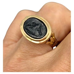 Ovaler Art Deco Ägyptisches Revival 14K Gelbgold Satyr und Ziege Tassie Oval Siegelring