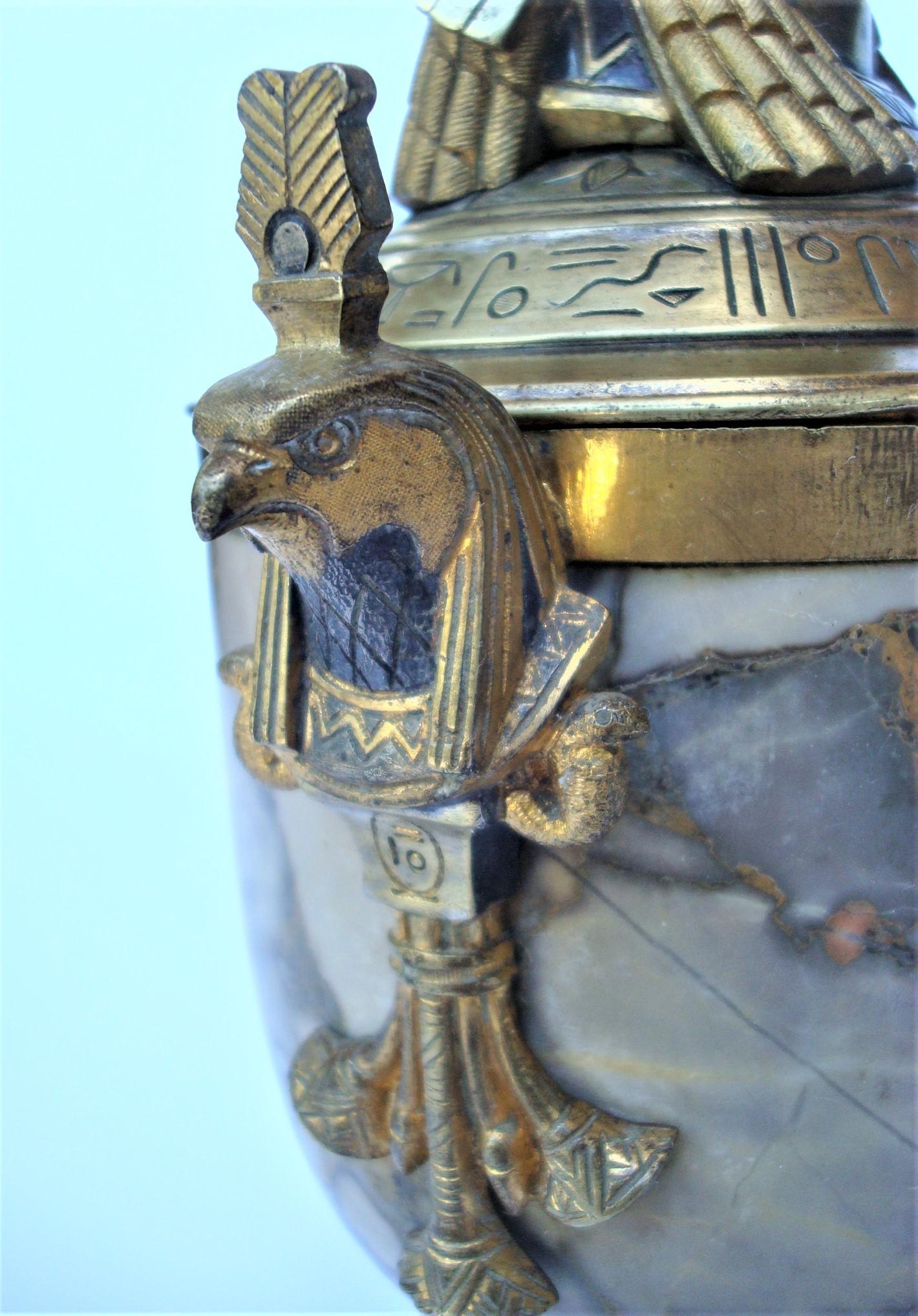 Art Deco Egyptian Revival Bronze & Marble Urn with Lid In Good Condition In Buenos Aires, Olivos