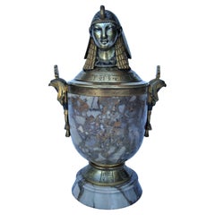 Art-Déco-Urne aus Bronze und Marmor im ägyptischen Stil mit Deckel