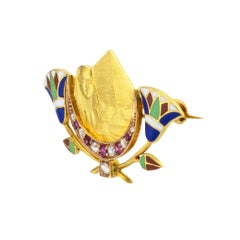 Goldbrosche im ägyptischen Revival-Stil mit Diamant-Rubin-Emaille und Gold