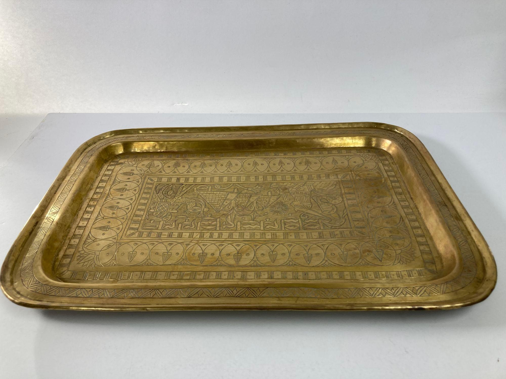 Rechteckiges Art-Déco-Tablett aus antikem Messing im ägyptischen Stil, 1920er Jahre im Angebot 4