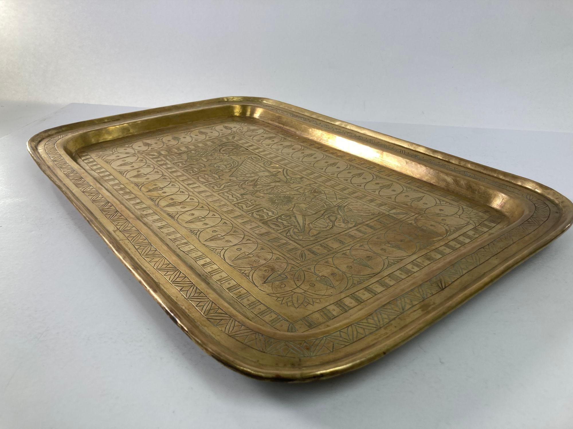 Rechteckiges Art-Déco-Tablett aus antikem Messing im ägyptischen Stil, 1920er Jahre im Angebot 5