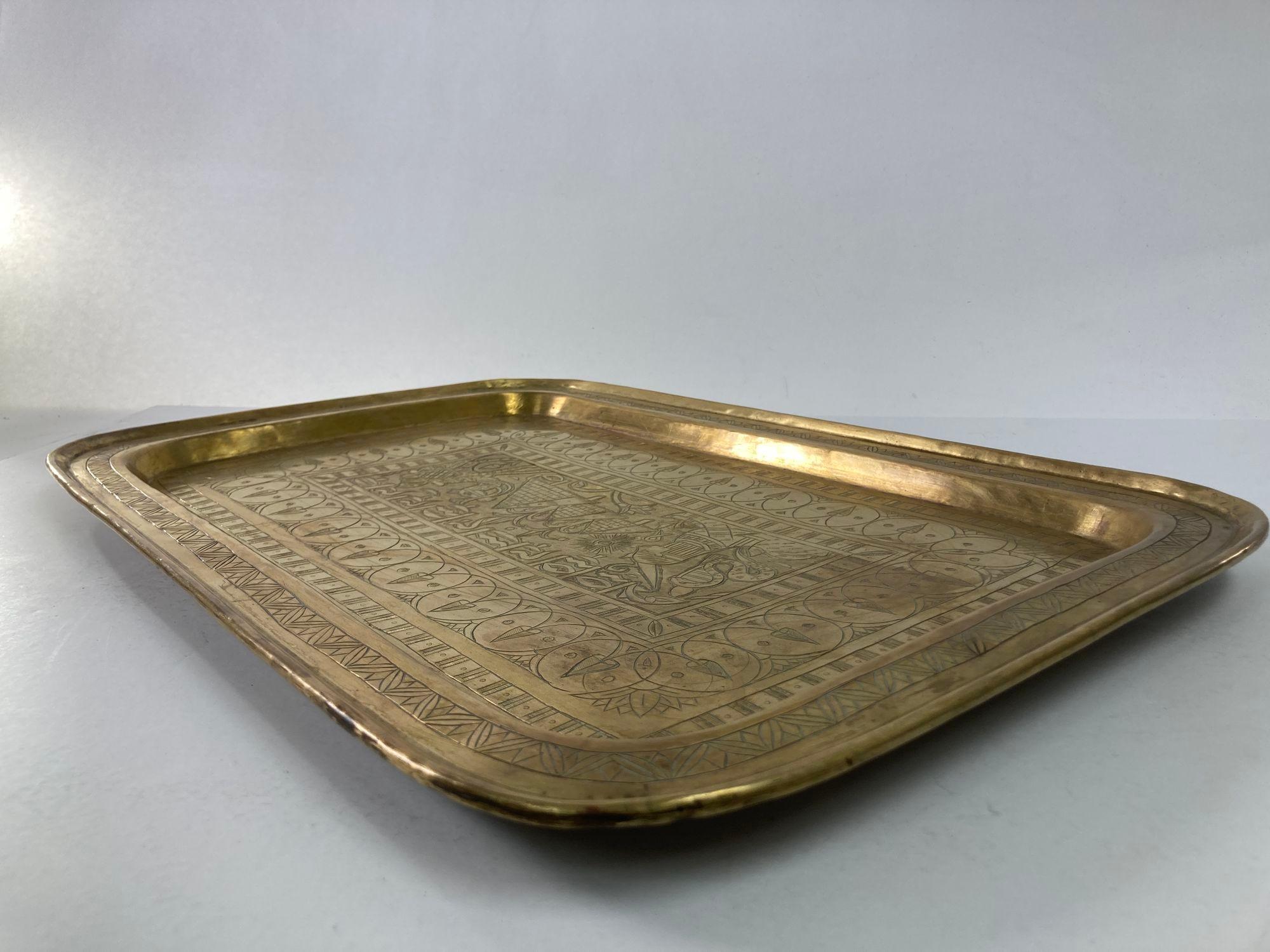 Rechteckiges Art-Déco-Tablett aus antikem Messing im ägyptischen Stil, 1920er Jahre im Angebot 6