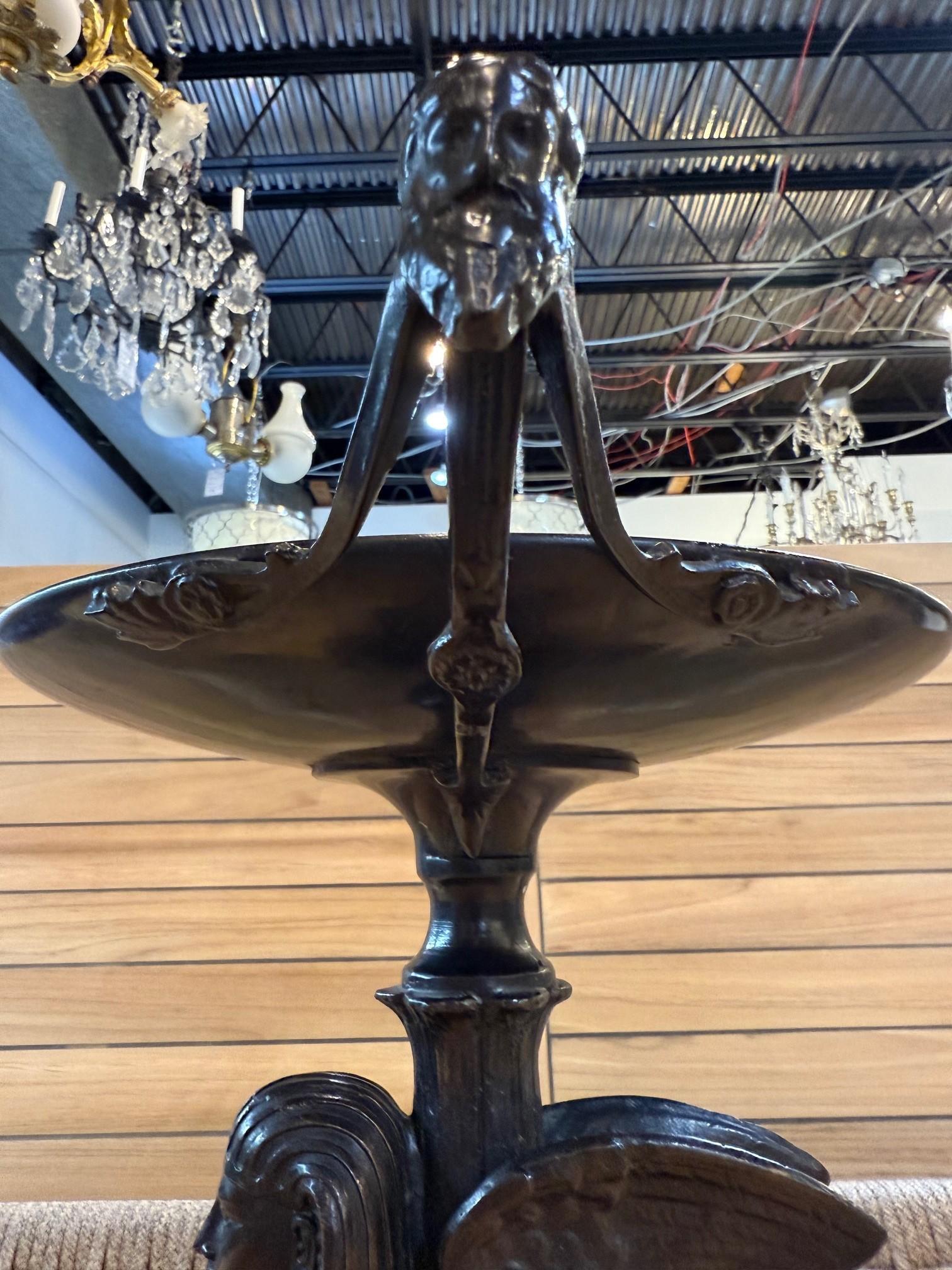 Sfinge alata in bronzo in stile Art Deco Egyptian Revival Tazza in vendita 11