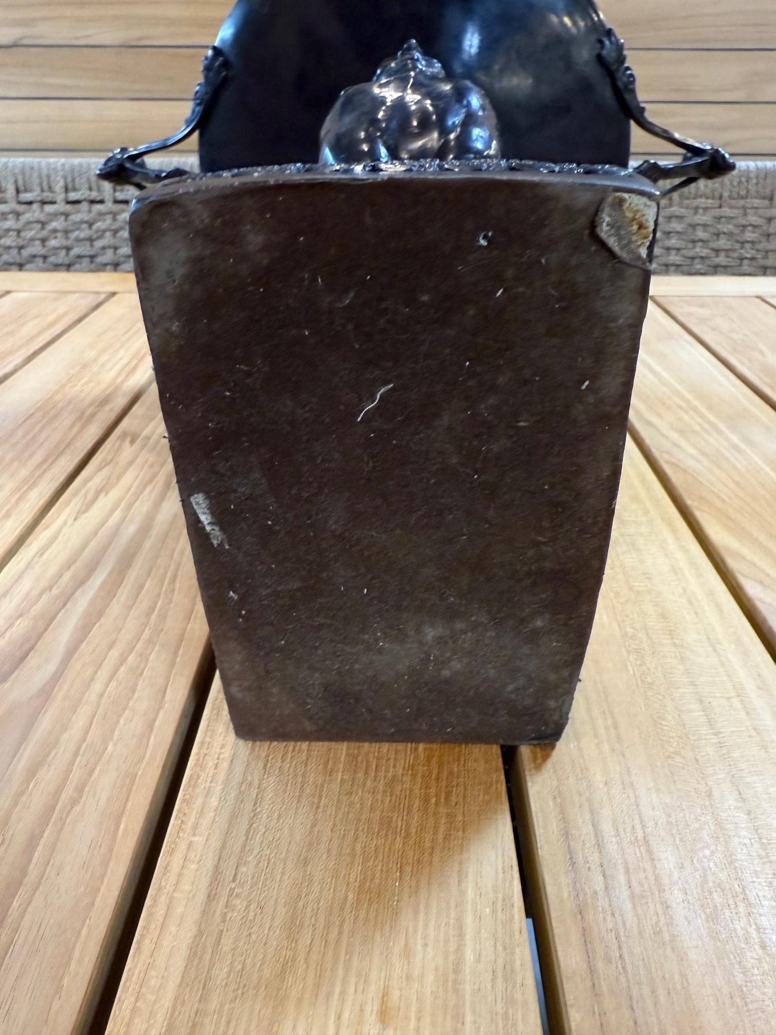 Sfinge alata in bronzo in stile Art Deco Egyptian Revival Tazza in vendita 1