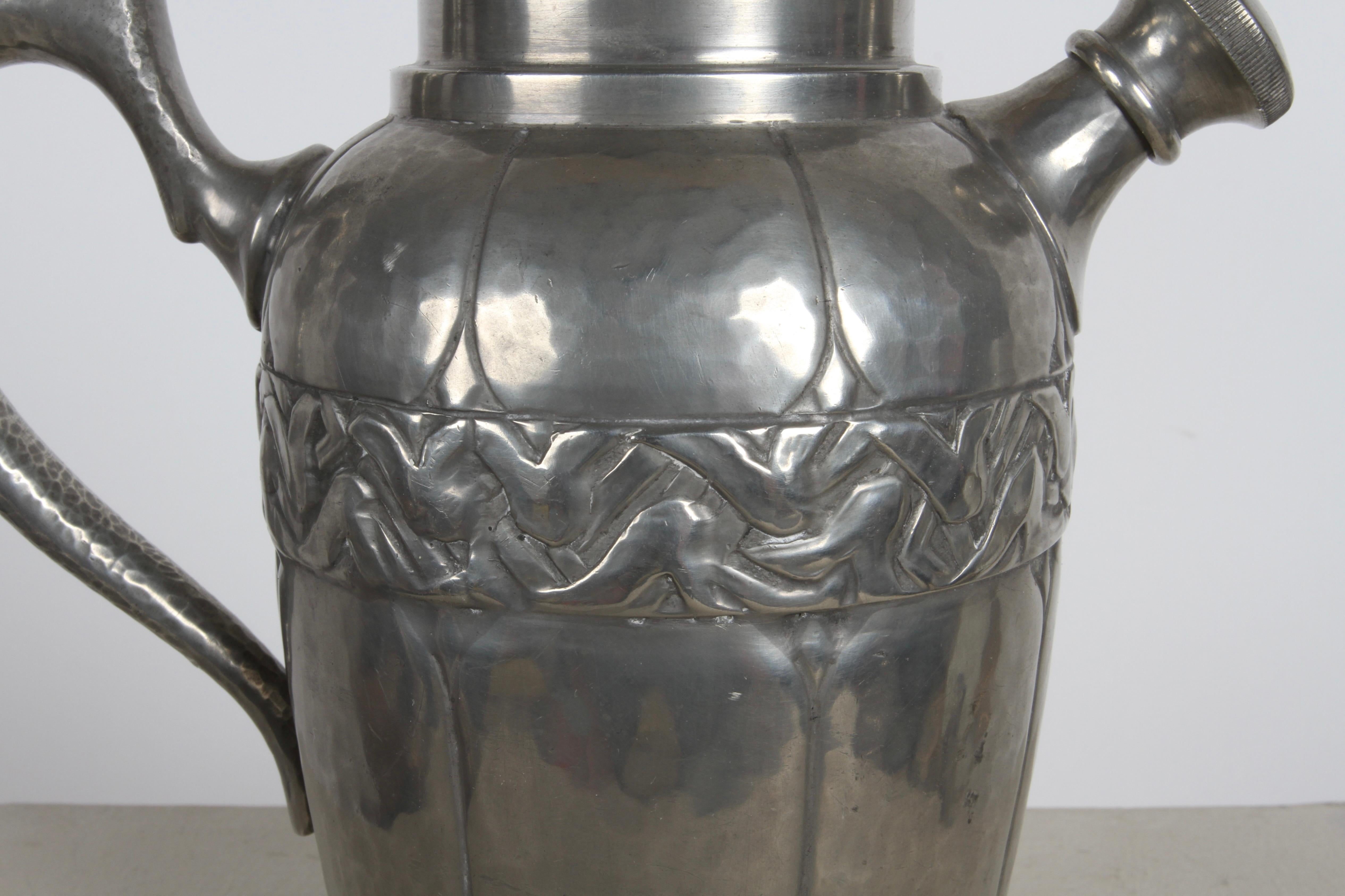 Art Deco Einar Dragsted Denmark Hand Wrought & Hammered Pewter Cocktail Shaker  In Good Condition For Sale In St. Louis, MO
