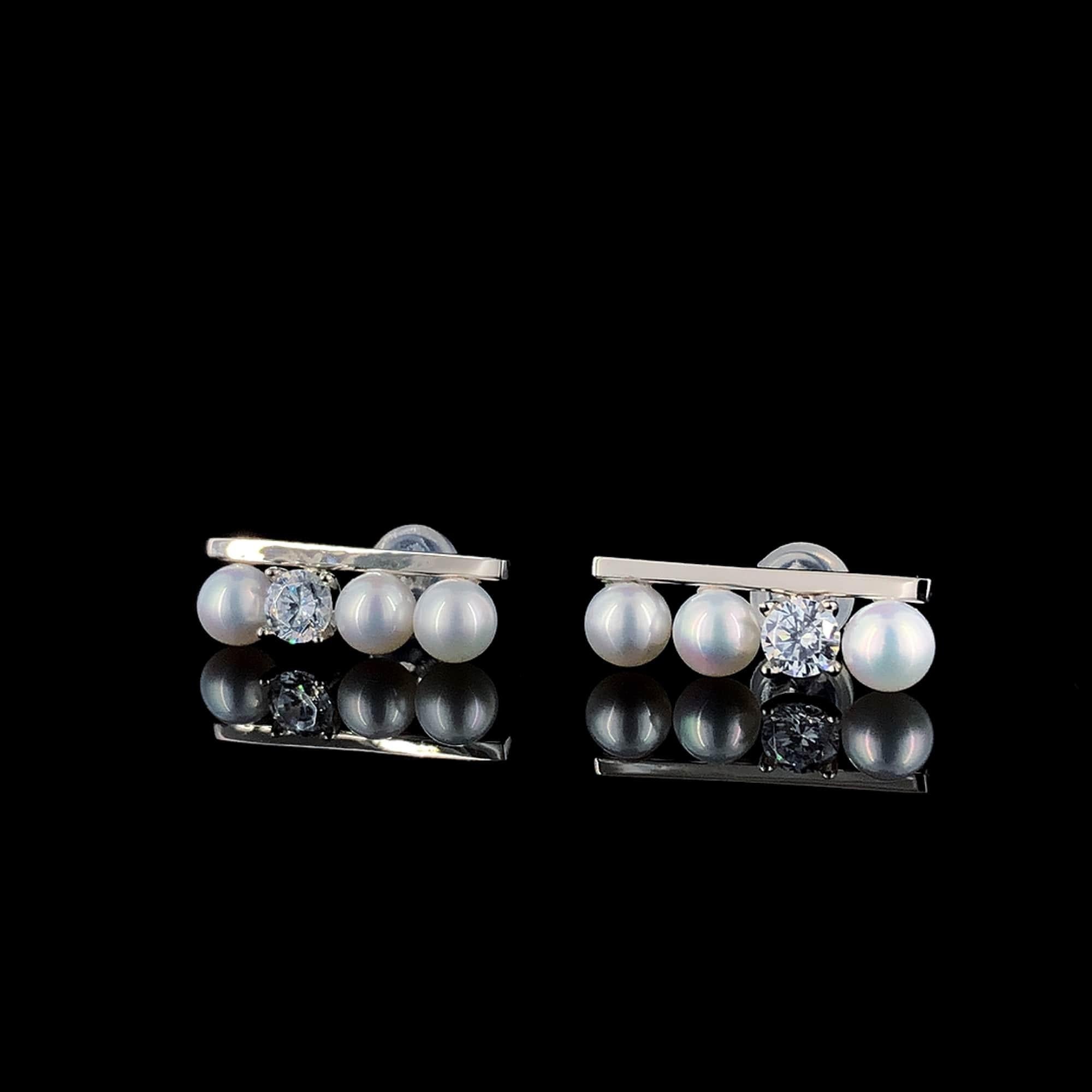 Round Cut Art Deco Sterling Silver Pearl Stud Earrings For Sale