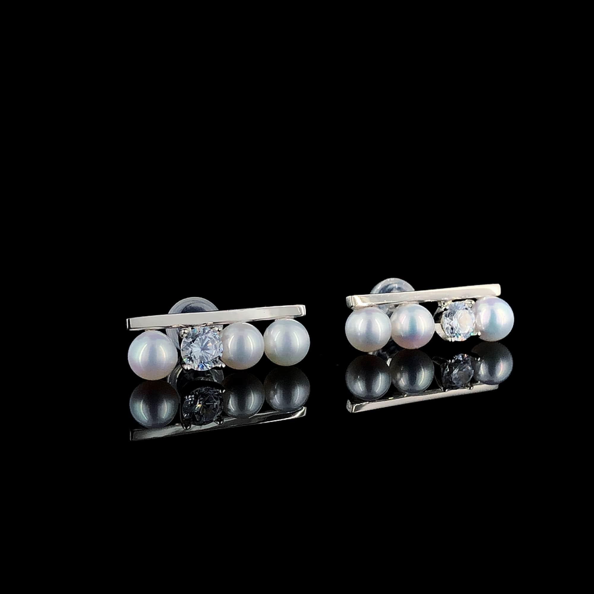 Art Deco Sterling Silver Pearl Stud Earrings In New Condition For Sale In Vadgam, GJ