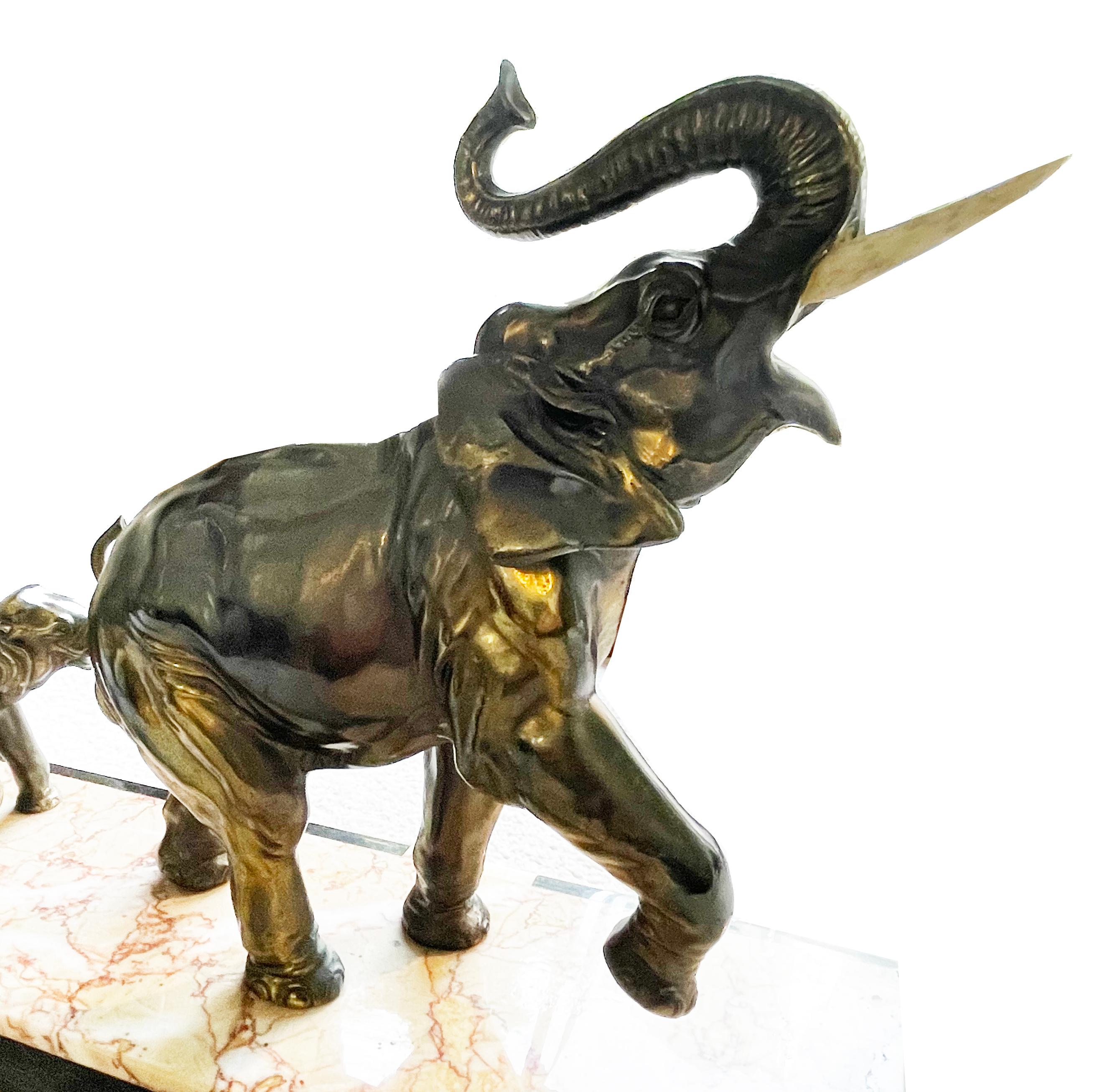 Art Deco elephant group mother with 2 young
Discover a fascinating work of art from the golden era of Art Deco – a stunning bronze depicting three elephants, artfully mounted on a marble base, crafted in France around 1930. This exceptional piece