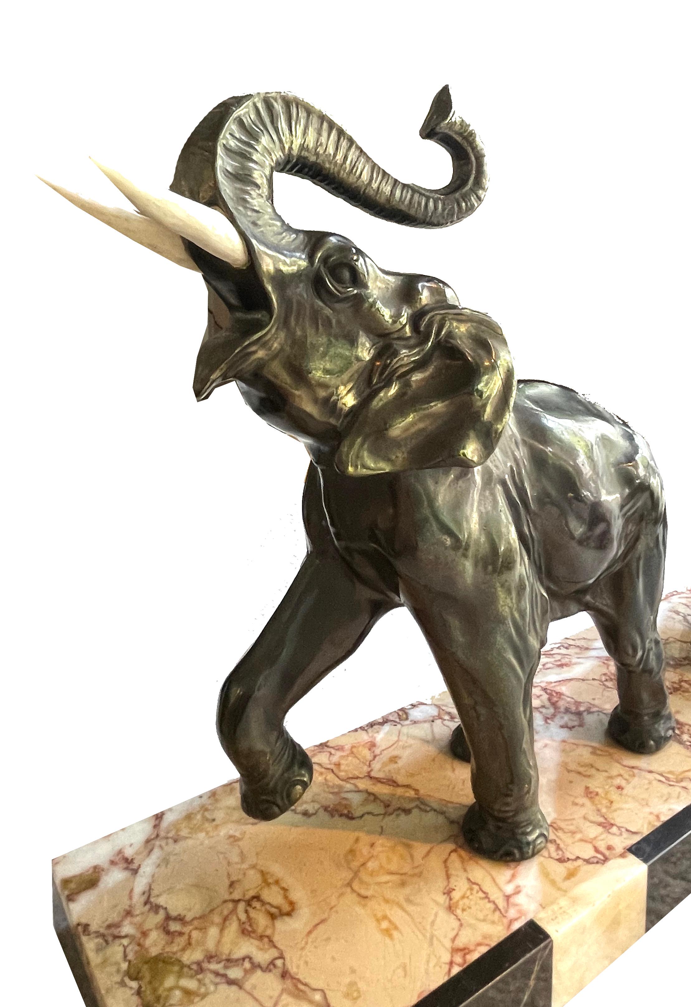 Art déco Art Deco elephant group, bronze on marble en vente