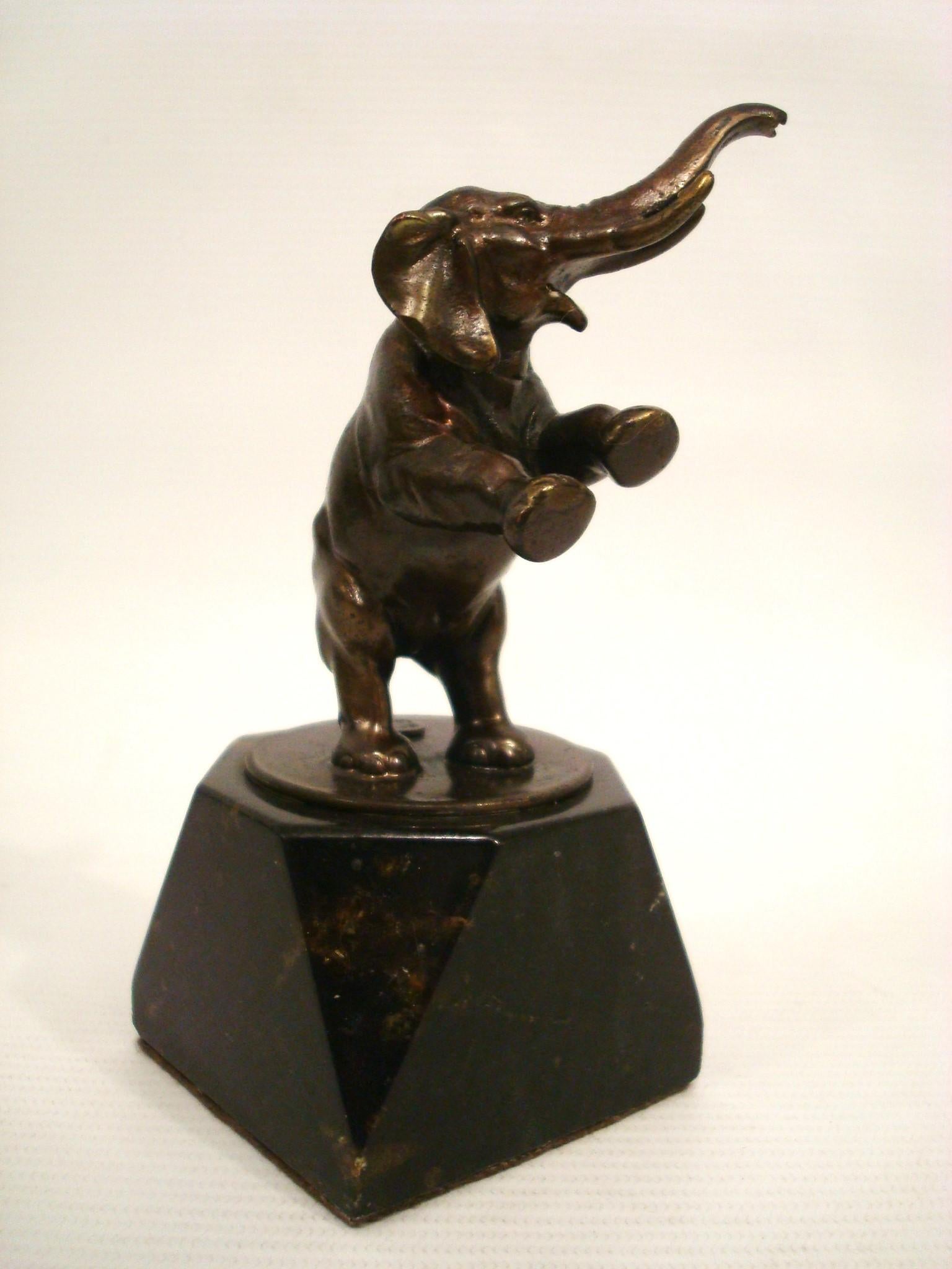 Art Deco Elephant Paperweight. Retailed by Asprey - London 1930´s In Fair Condition For Sale In Buenos Aires, Olivos