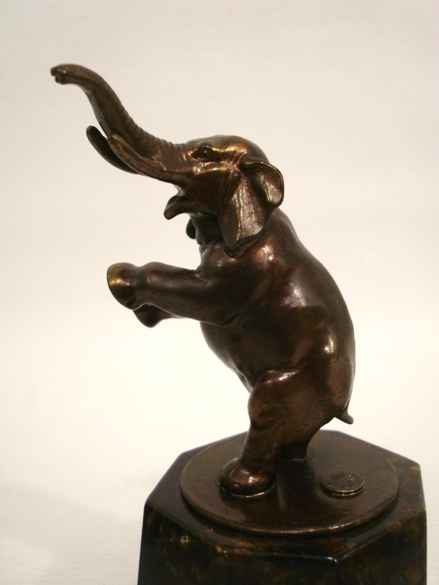 Art Deco Elephant Paperweight. Retailed by Asprey - London 1930´s For Sale 3