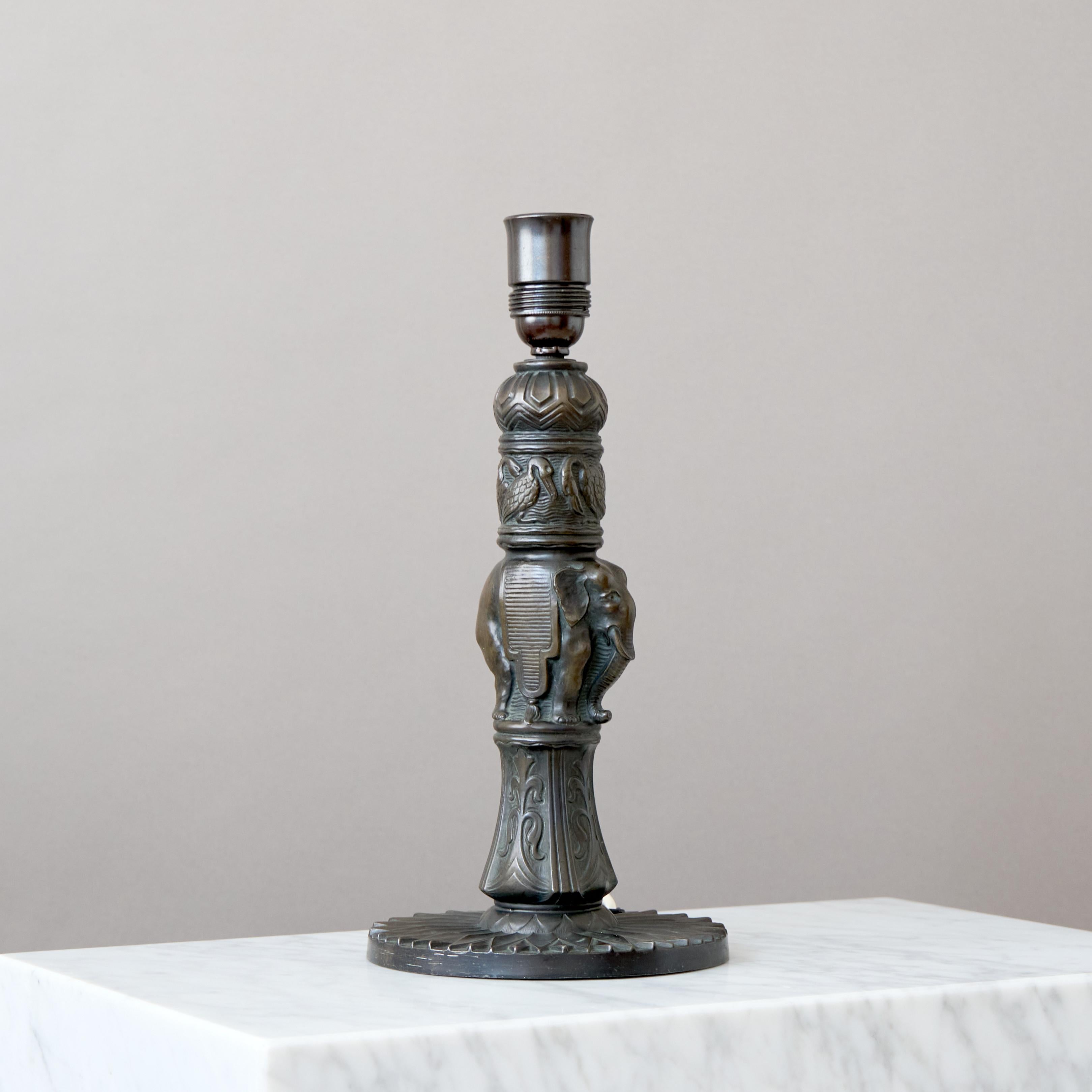Lámpara de sobremesa Art Decó Elefante de Voss de Fredericia, Dinamarca, años 30. Metal en venta