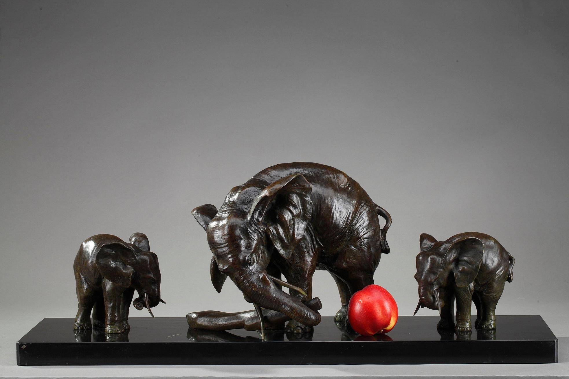 Bronze statue with dark brown patina featuring an elephant and its two baby elephants. The group rests on a black marble base. This bronze animal sculpture is signed: Caputo Bronze. Art Deco period.

Ulisse Caputo (1872-1948) is a Neapolitan