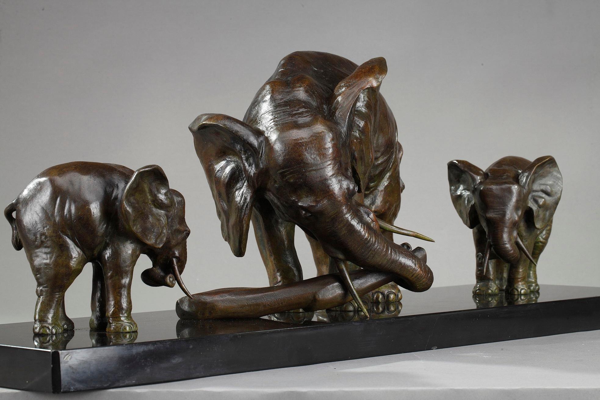 Art Deco Elephant with Its Two Baby Elephants by Ulisse Caputo For Sale 1