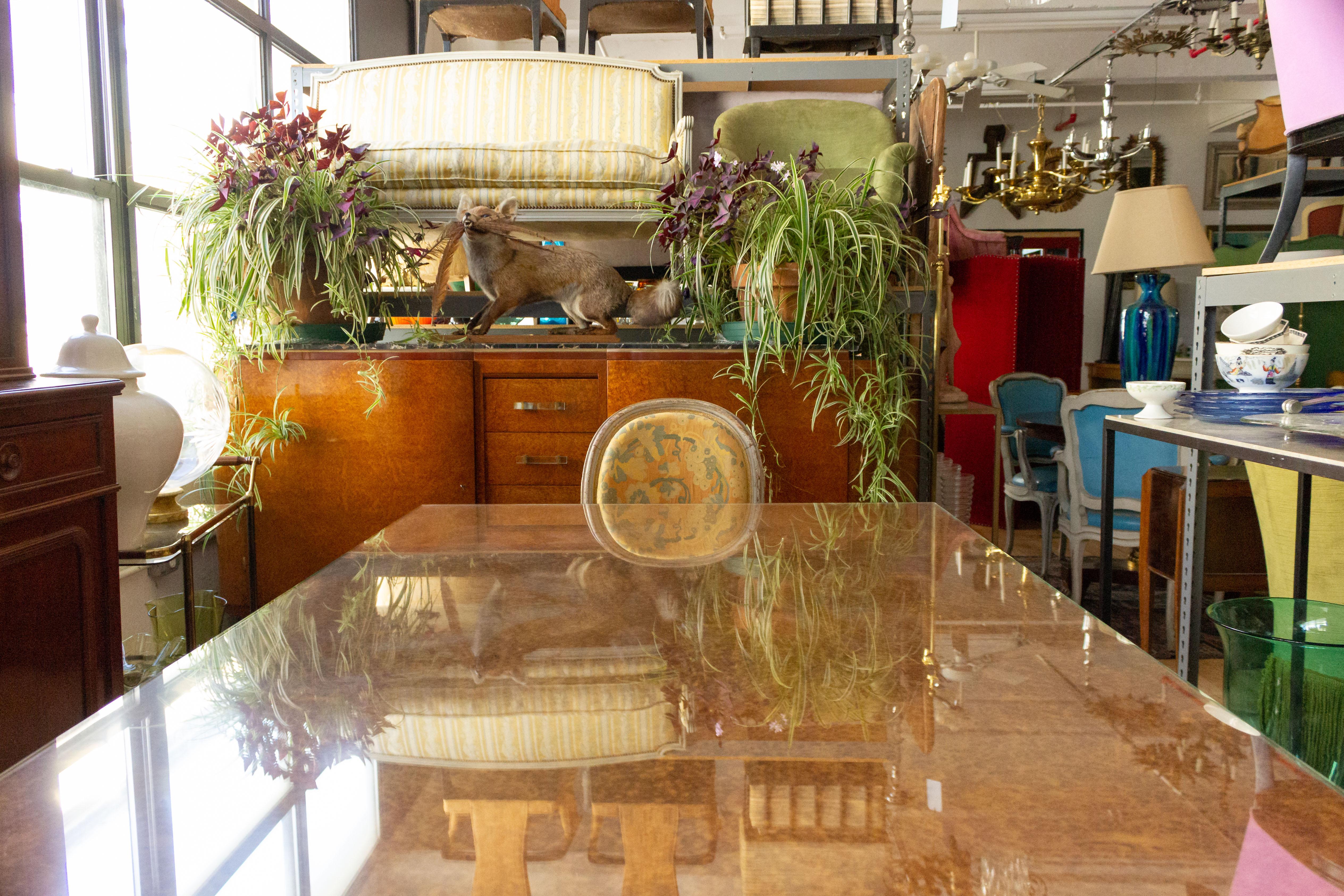 Art Deco Elm Burl Dining Table im Zustand „Gut“ in Buchanan, NY
