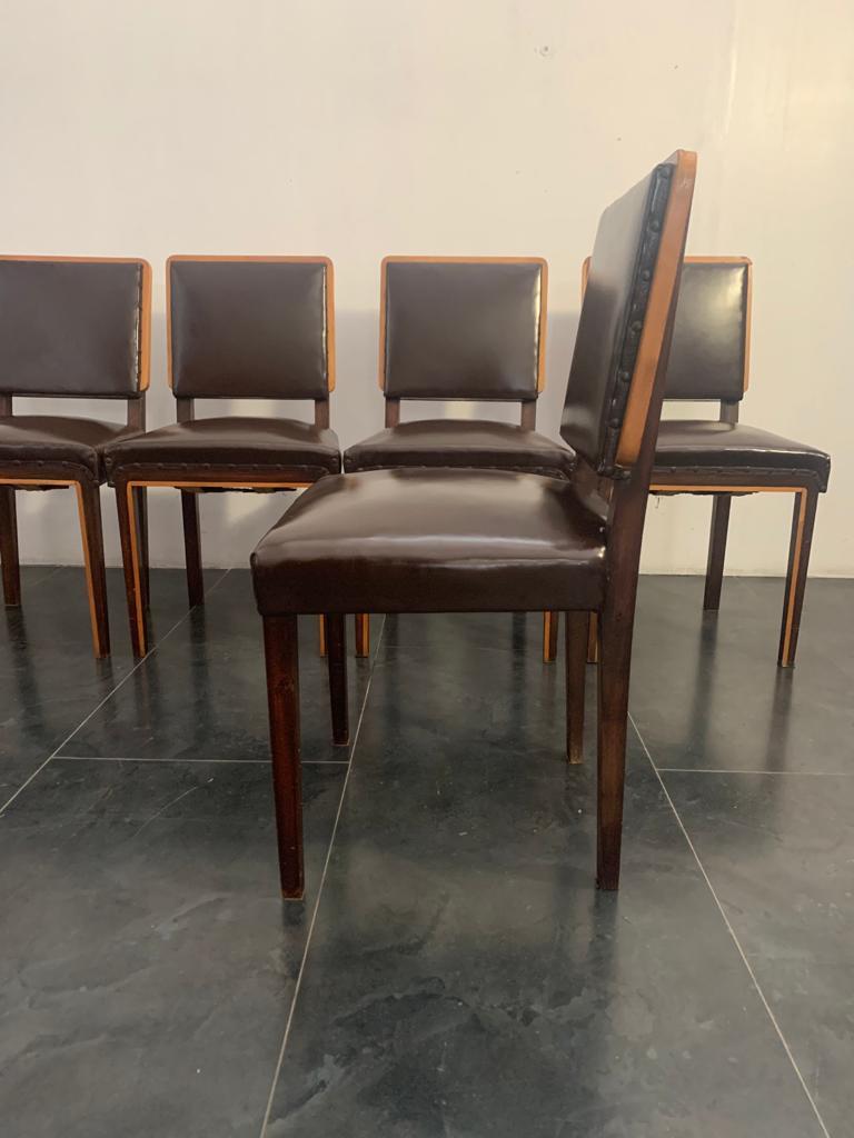 Milieu du XXe siècle Chaises de salle à manger Art Déco en orme, érable et similicuir, années 1940, lot de 6 en vente