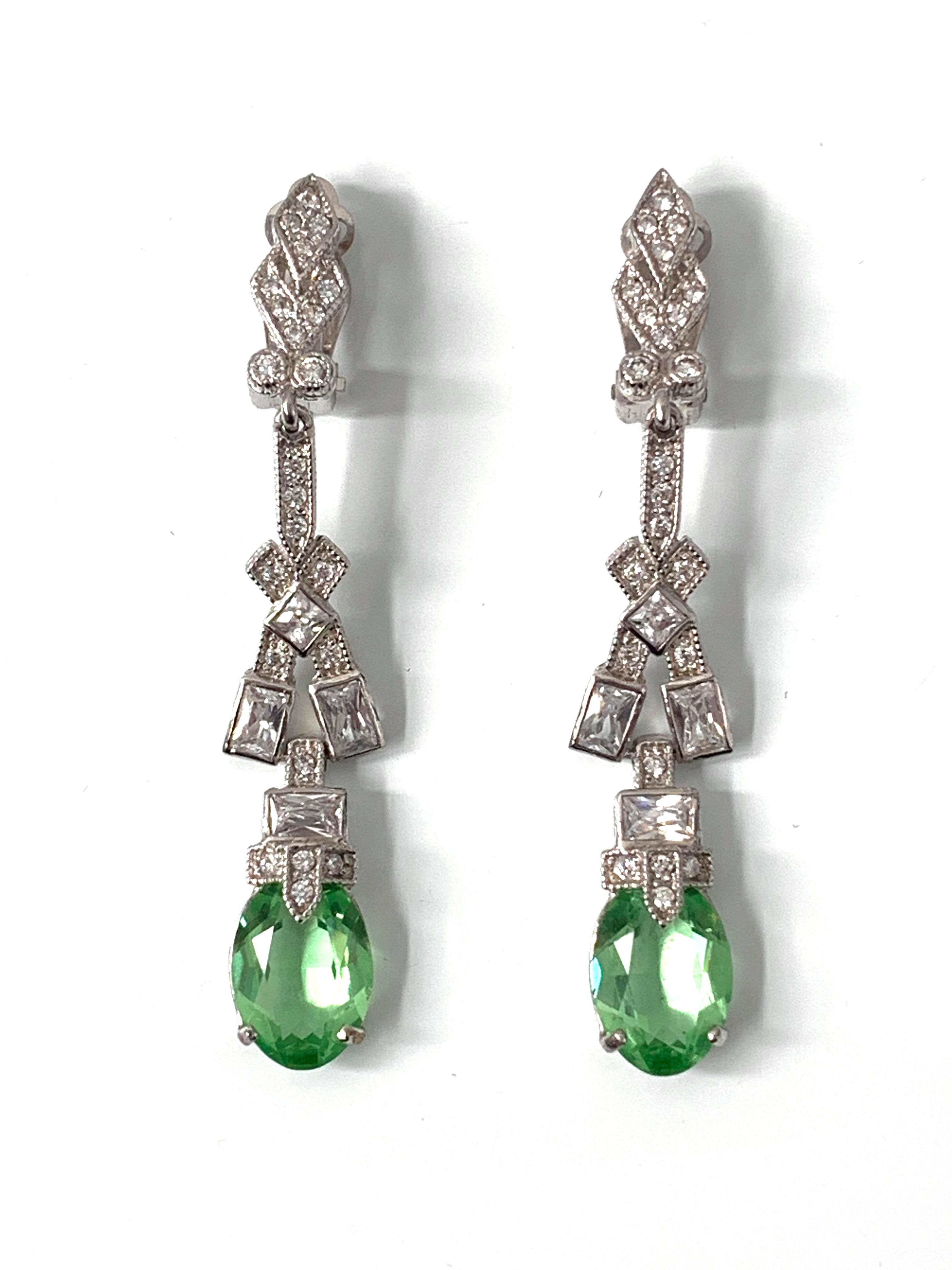 Art Deco Elongate Peridot Crystal Drop Clip on Earrings In Excellent Condition In Los Angeles, CA