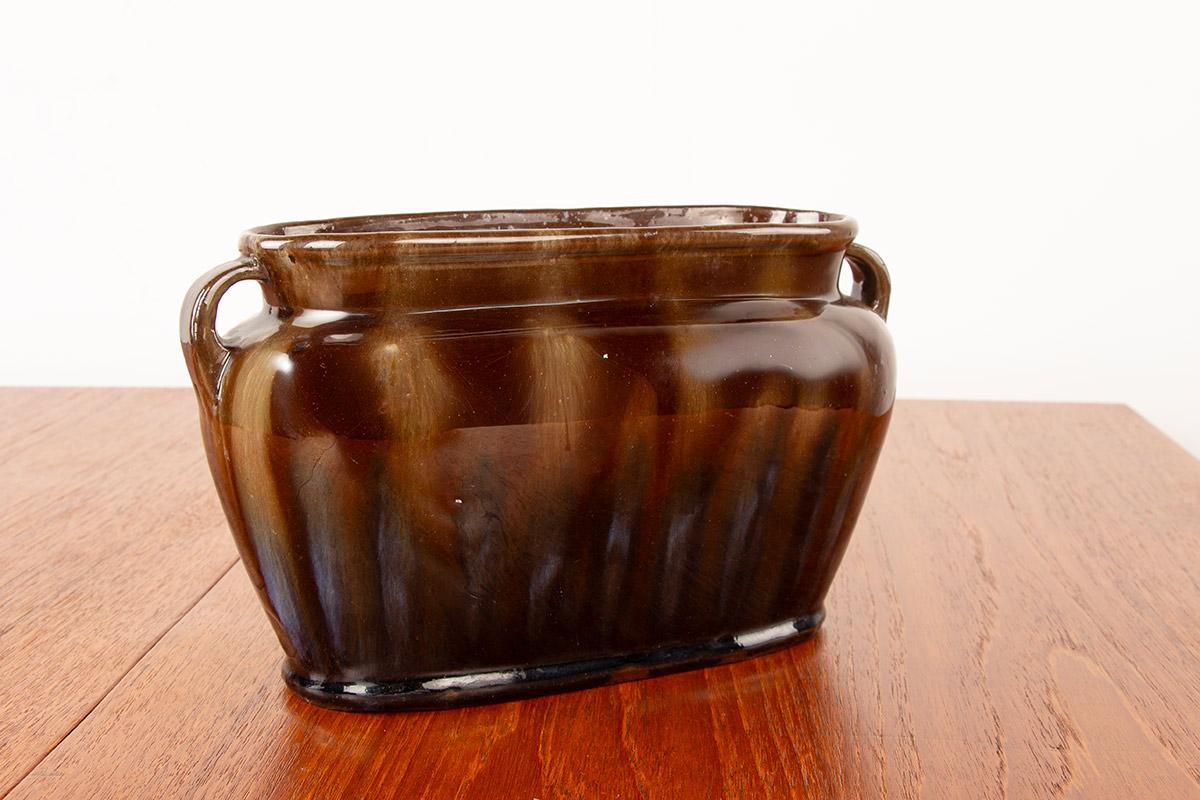 Art Deco elongated vase in flamed and iridescent stoneware by Edouard Grégoire. (Mitte des 20. Jahrhunderts) im Angebot