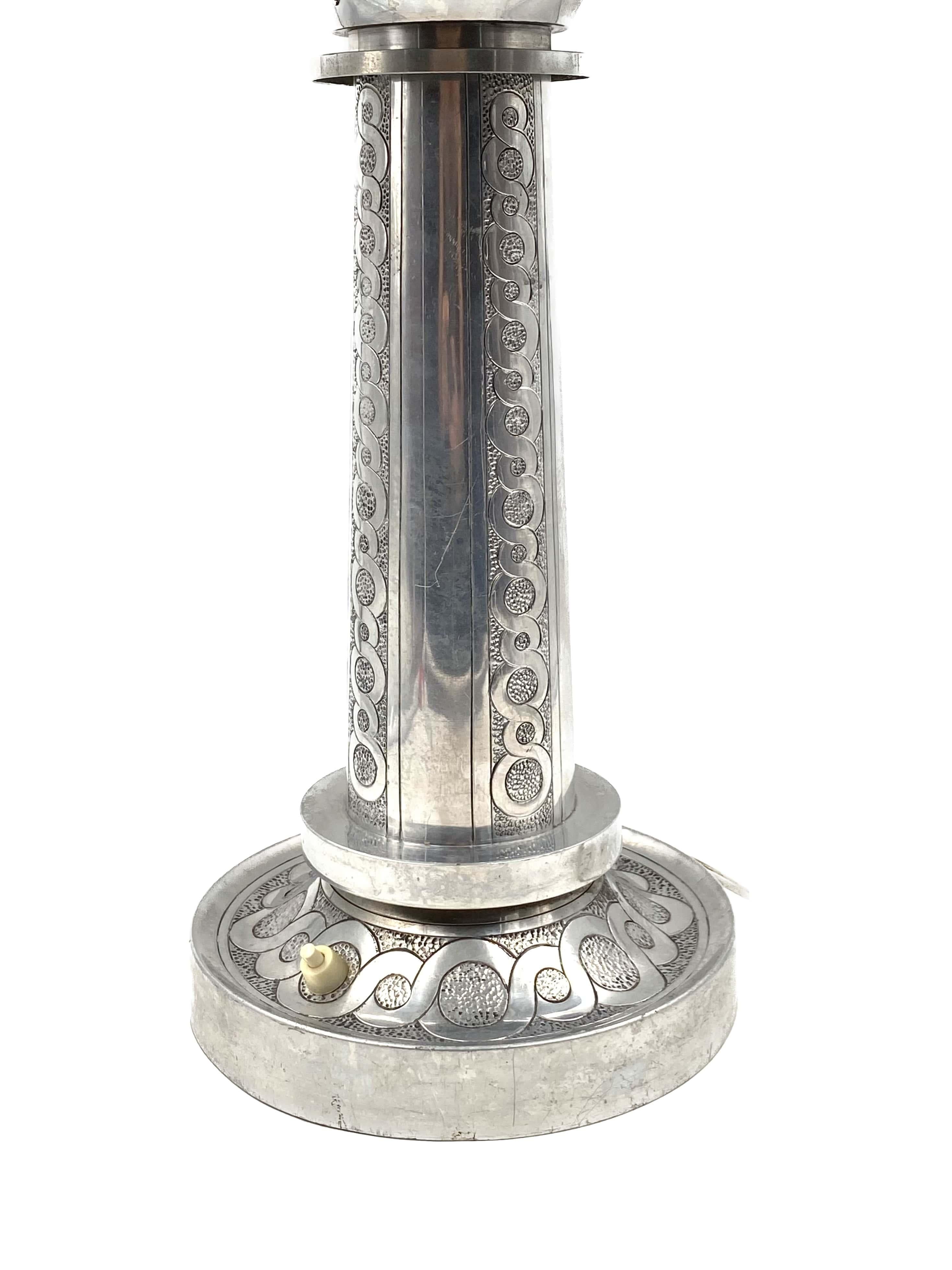 Art Deco embossed Table Lamp, France, ca. 1920s For Sale 4