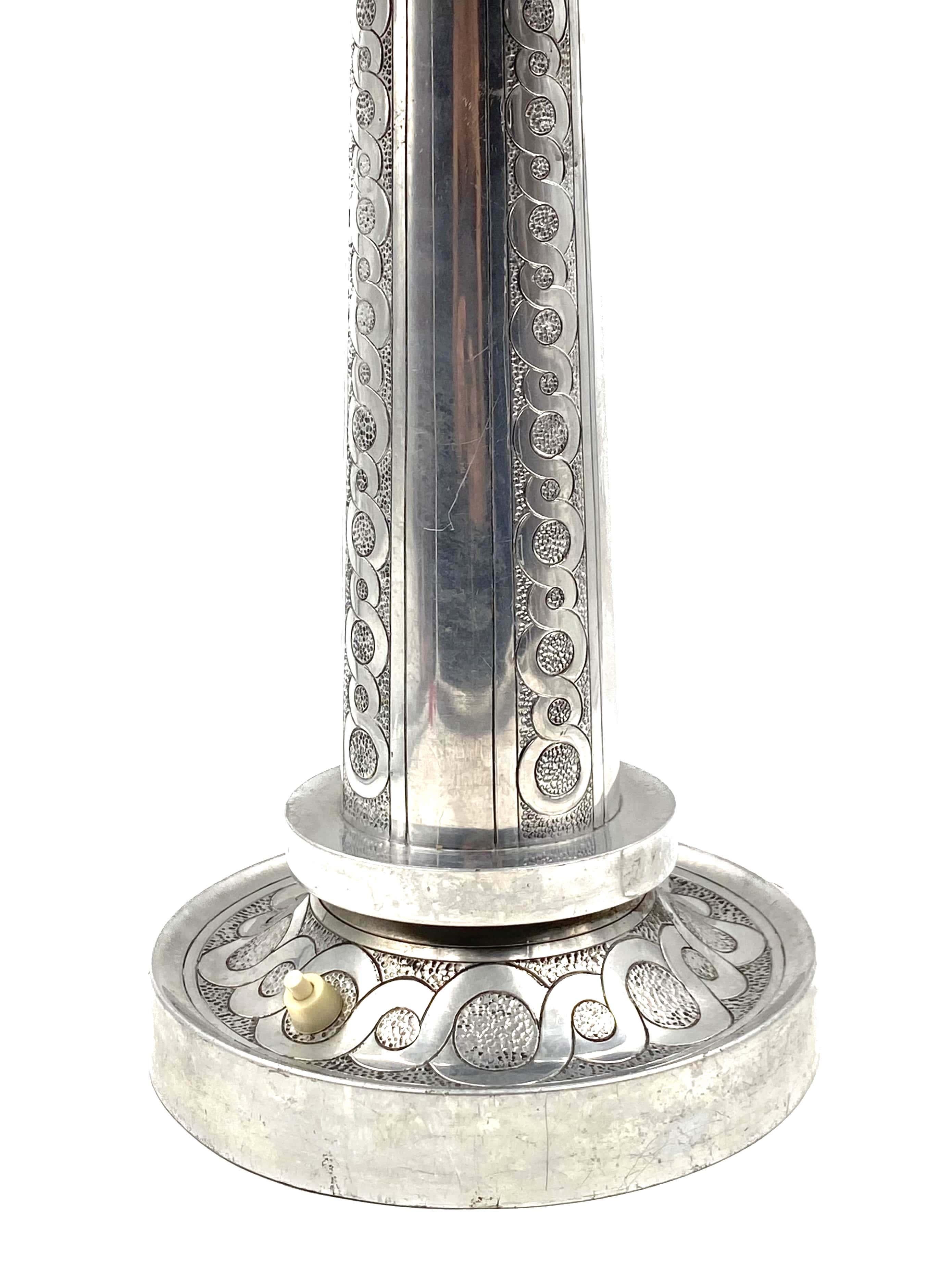 Art Deco embossed Table Lamp, France, ca. 1920s For Sale 5